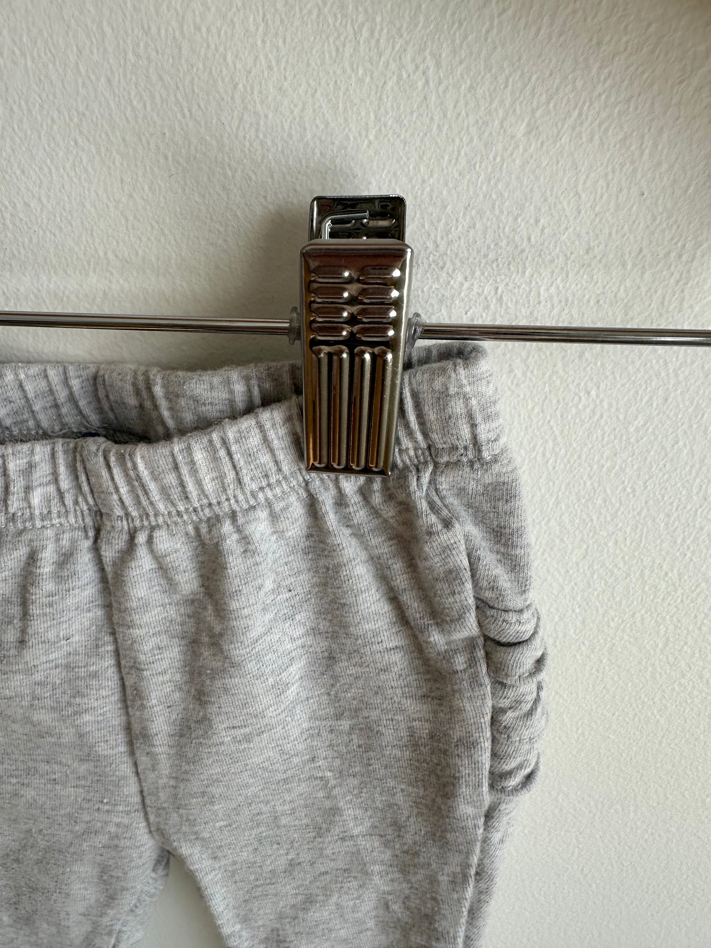 Grey Ruffle Pants / 3-6m