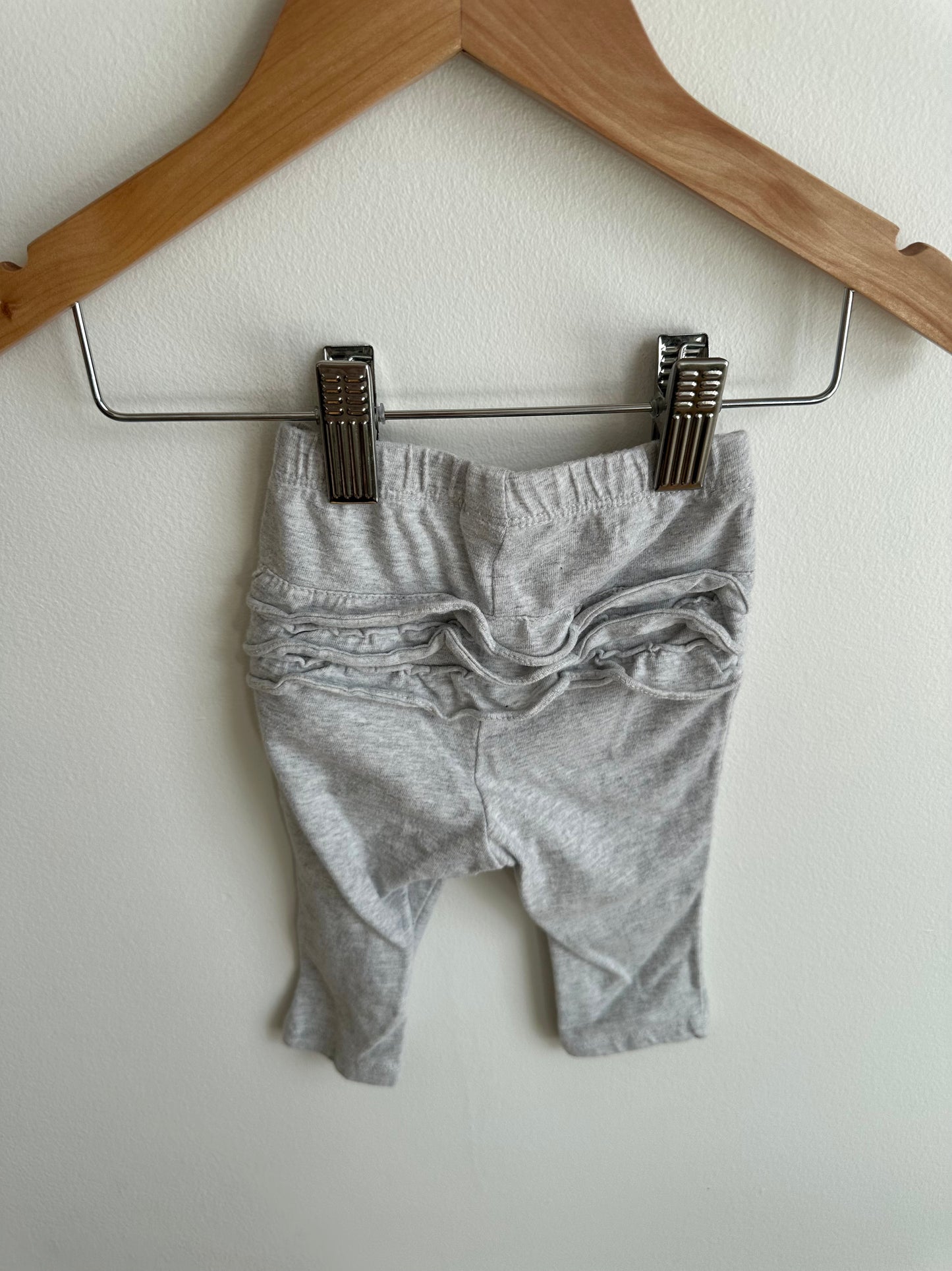 Grey Ruffle Pants / 3-6m