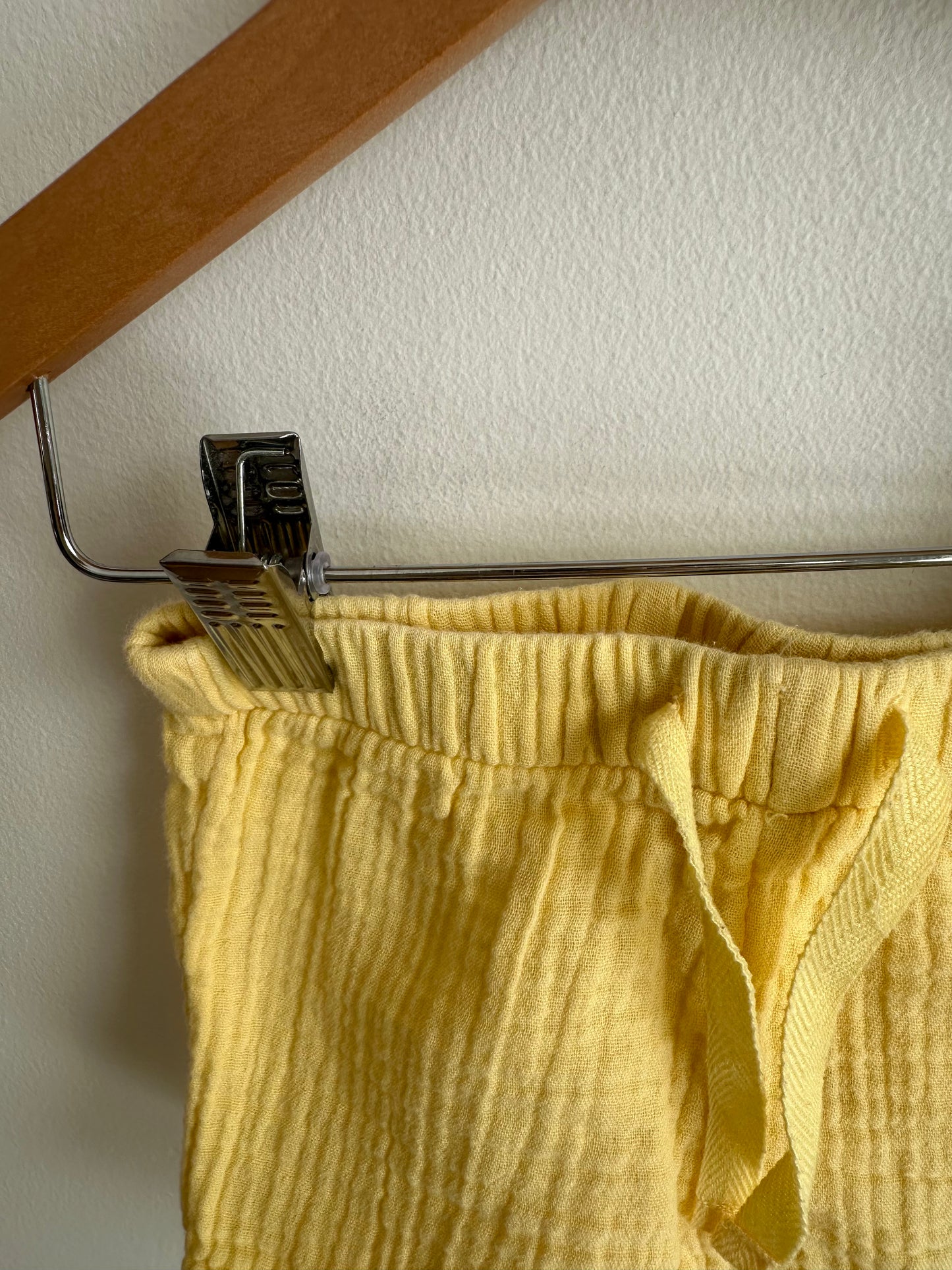 Gap Yellow Muslin Shorts / 3-6m