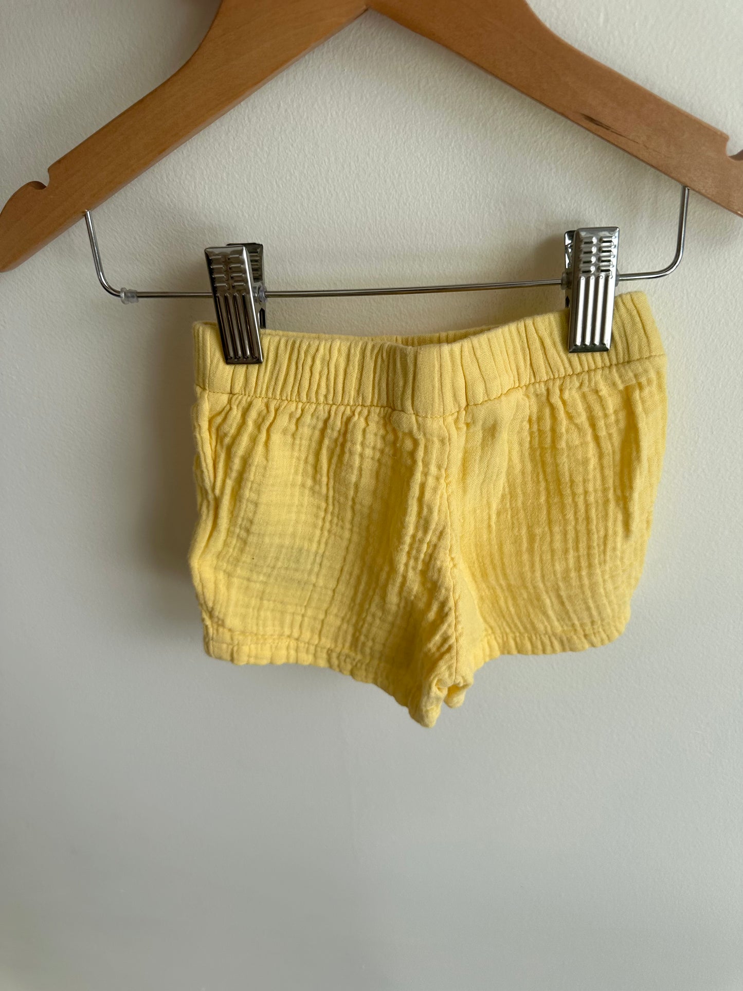 Gap Yellow Muslin Shorts / 3-6m
