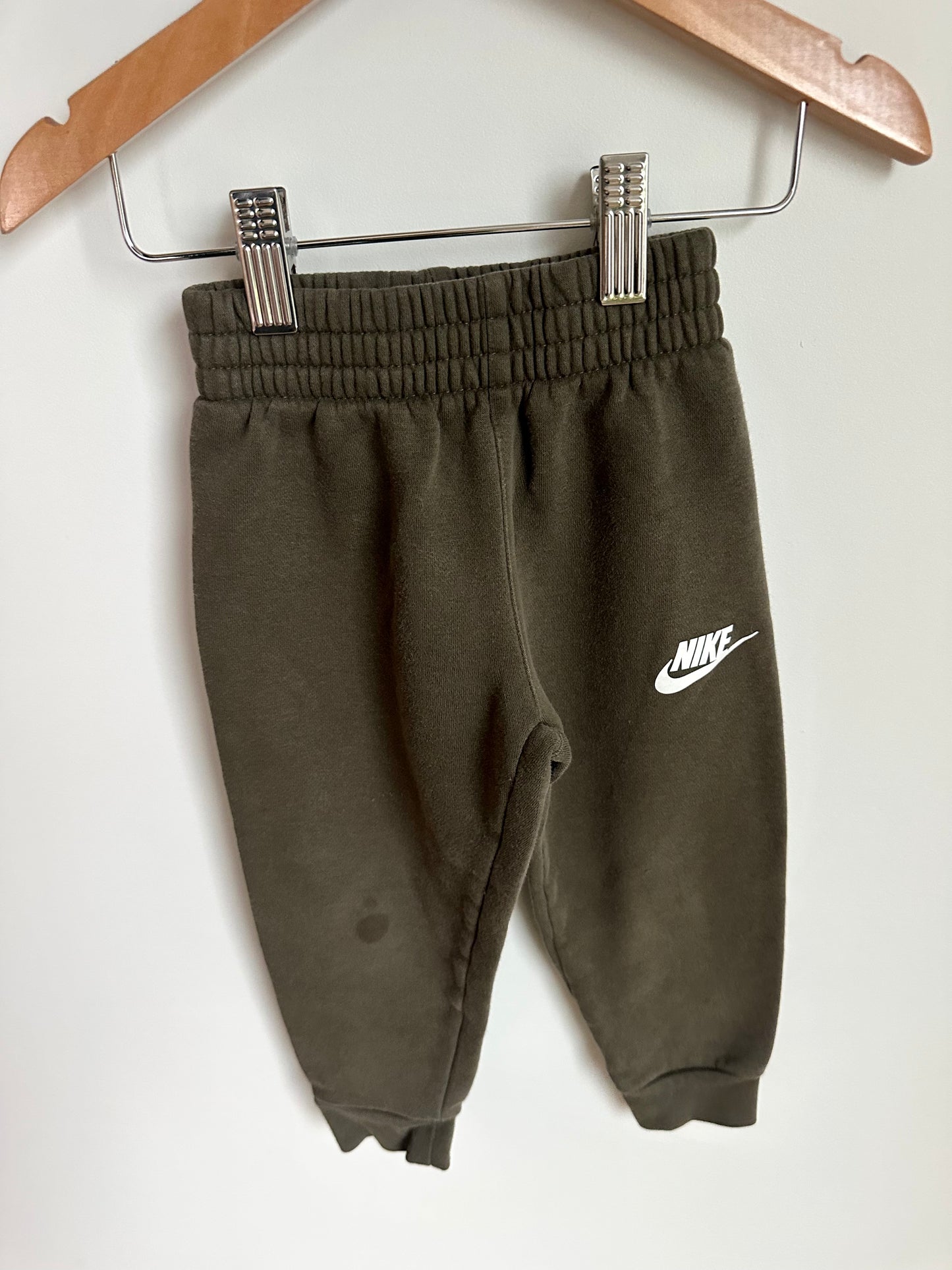 Nike Olive Sweater + Pants Set (PLAY) / 2-3T (No Shipping)