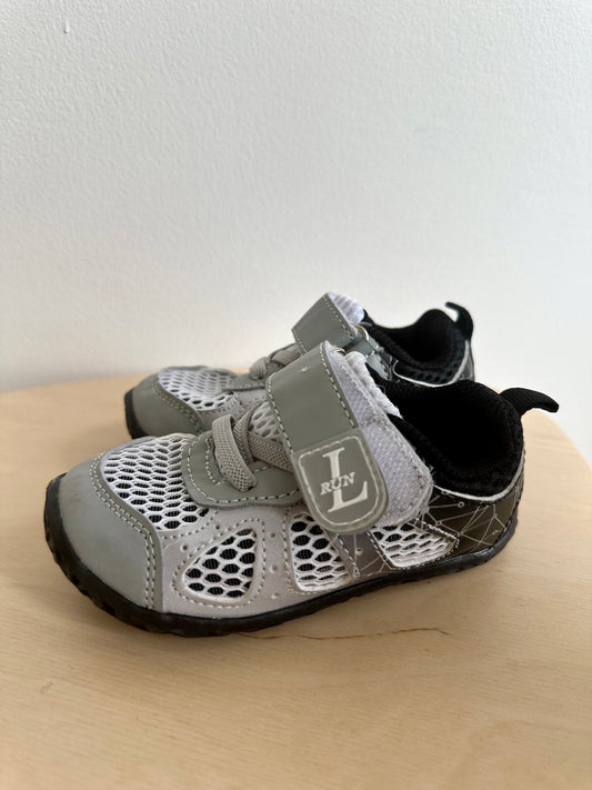 Breathable Mesh Velcro Runners / Size 6 Toddler