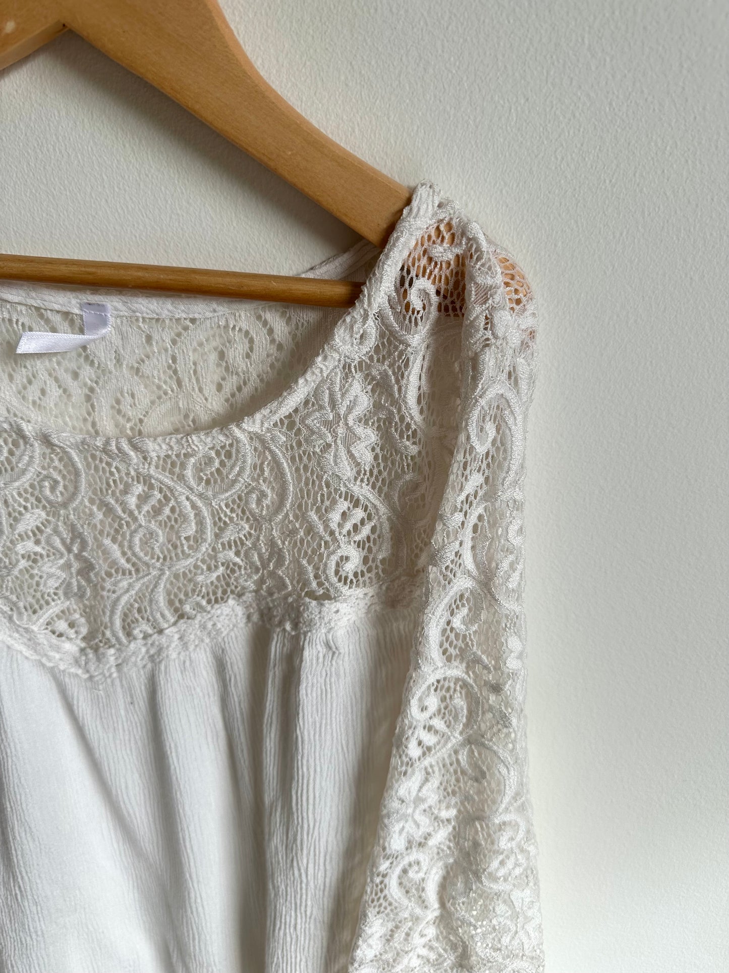 White Lace Long Sleeve Top / Small