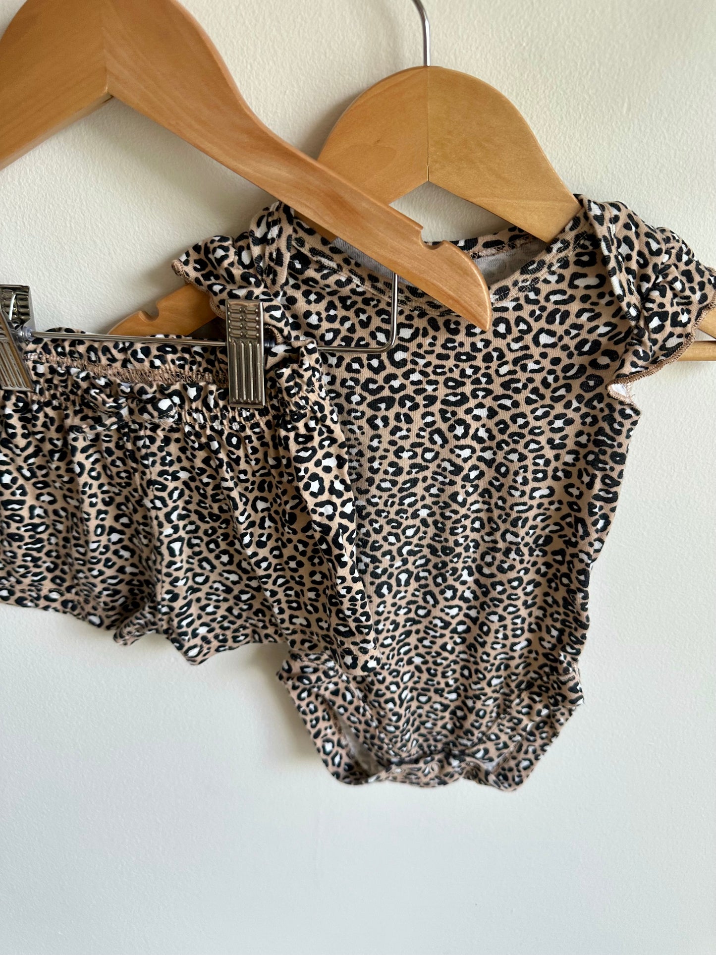 Animal Print Bodysuit & Shorts/ 3-6m