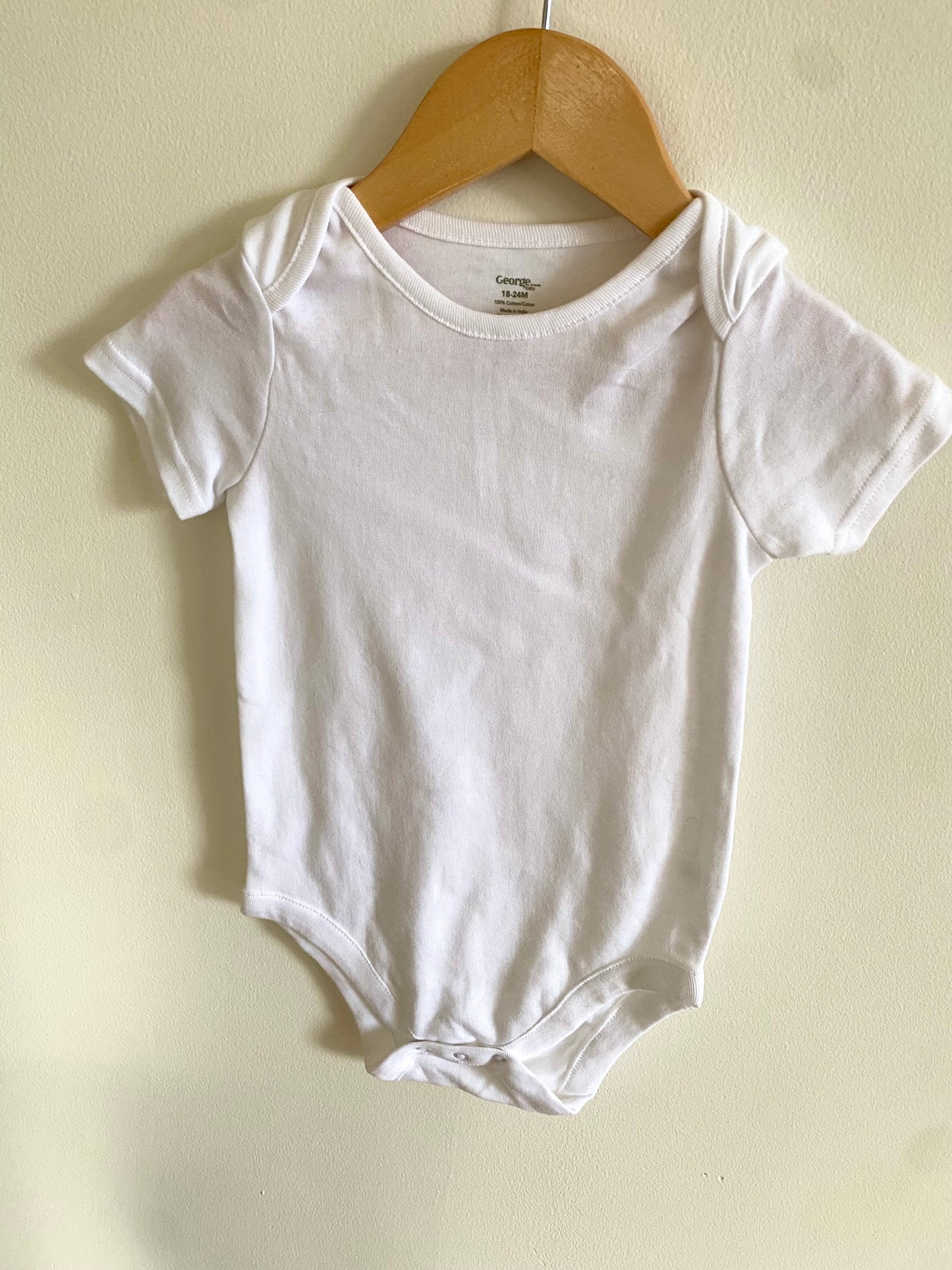 Short Sleeve White Bodysuit / 18-24m
