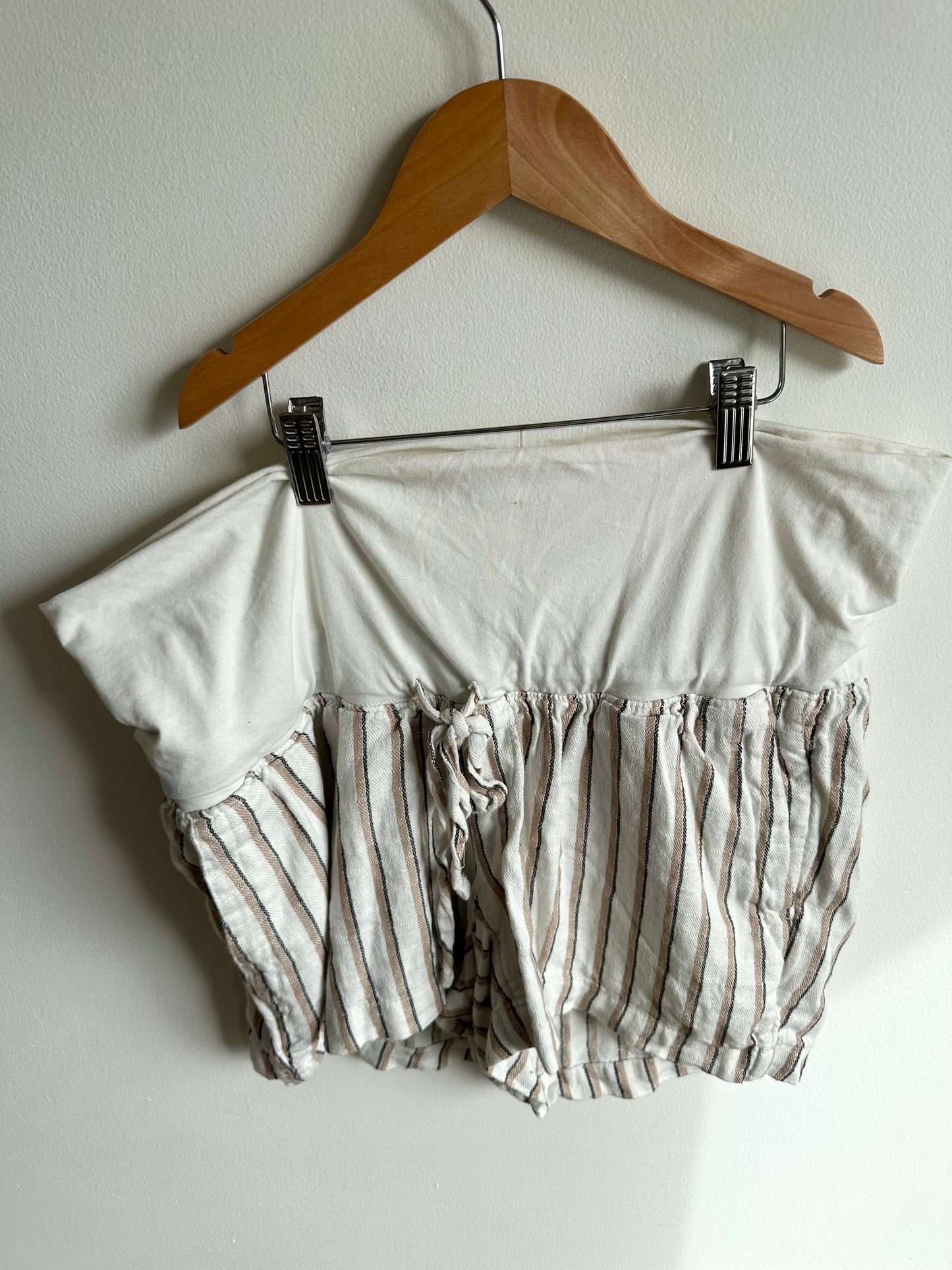 Cream Vertical Stripe Maternity Shorts / M