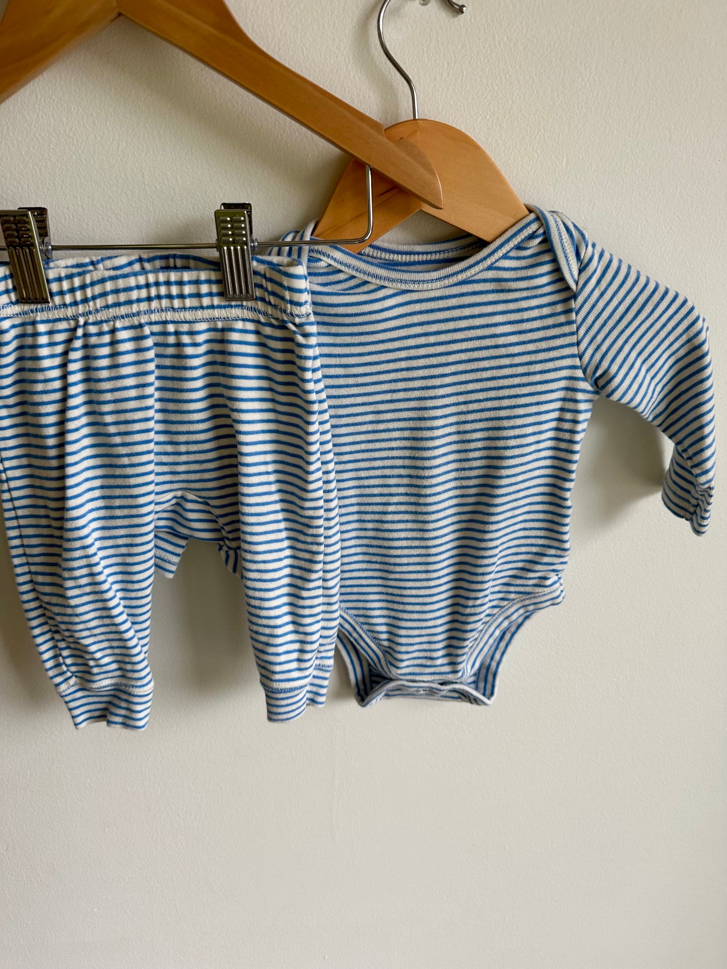 Striped Blue White Bodysuit & Pants Set / 3-6m