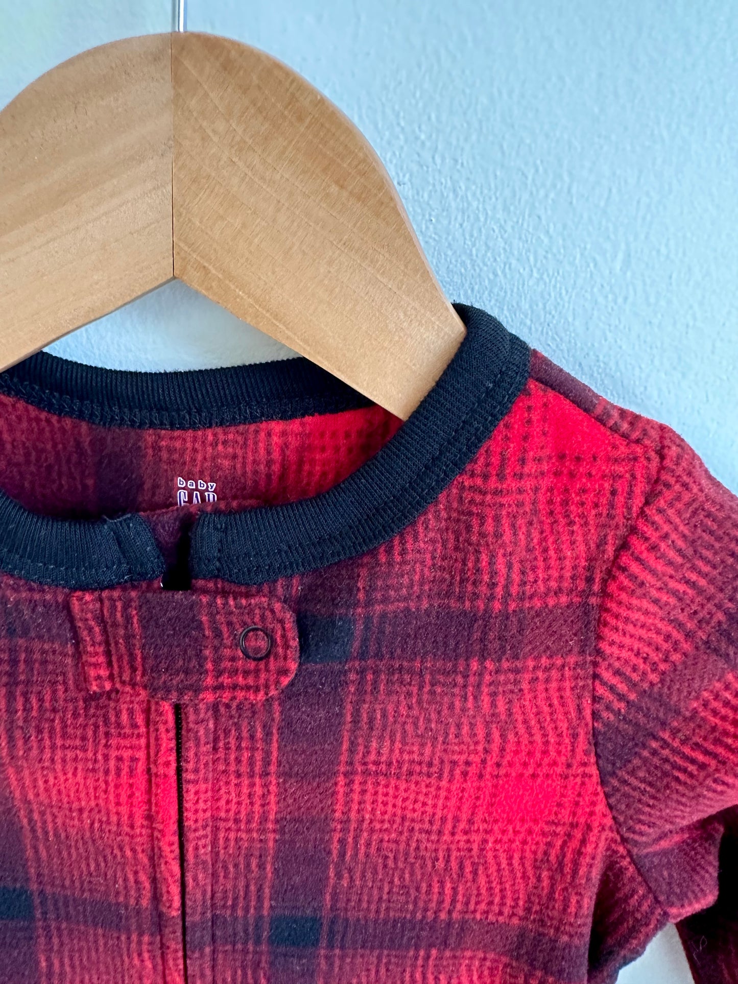 Gap Red + Black Fleece Sleeper / 6-12m