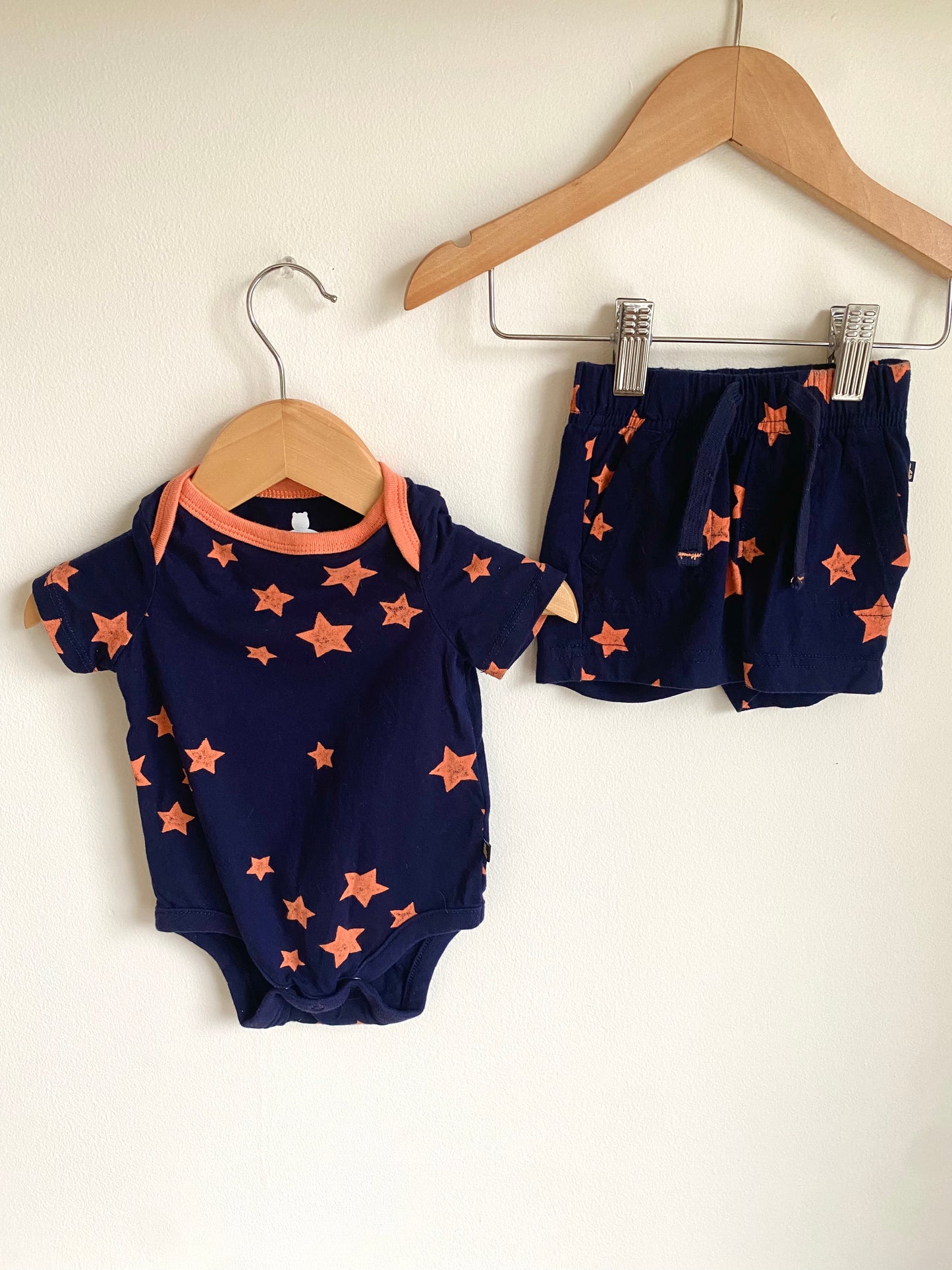 Star Navy Bodysuit and Shorts / 3-6m