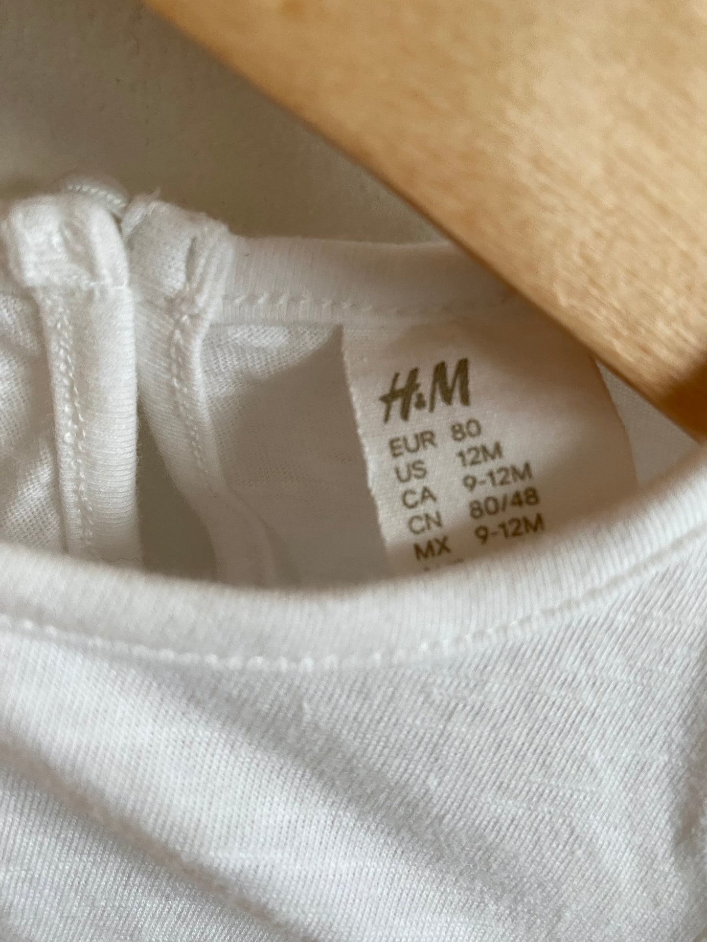 H&M Ruffle Sleeve White Shirt / 9-12m