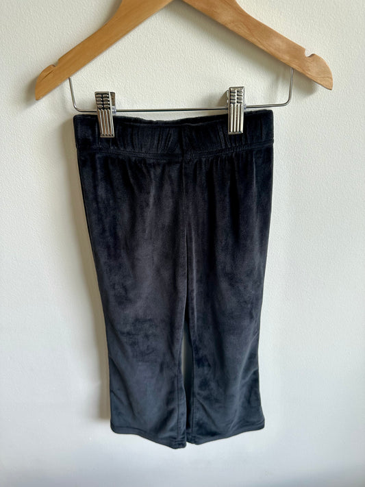 Black Velour Pants / 5-6 years