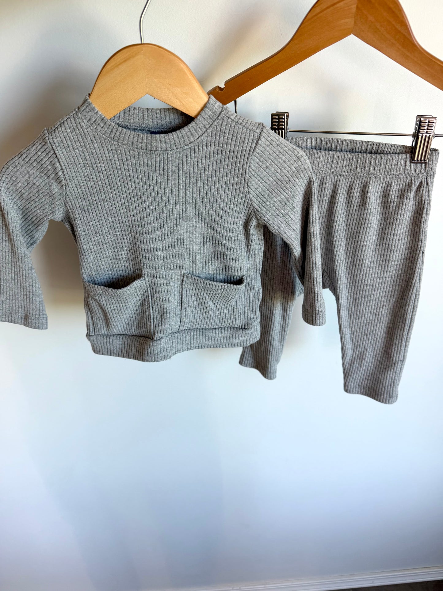 Grey Ribbed Long Sleeve + Pants Set / 6-12m