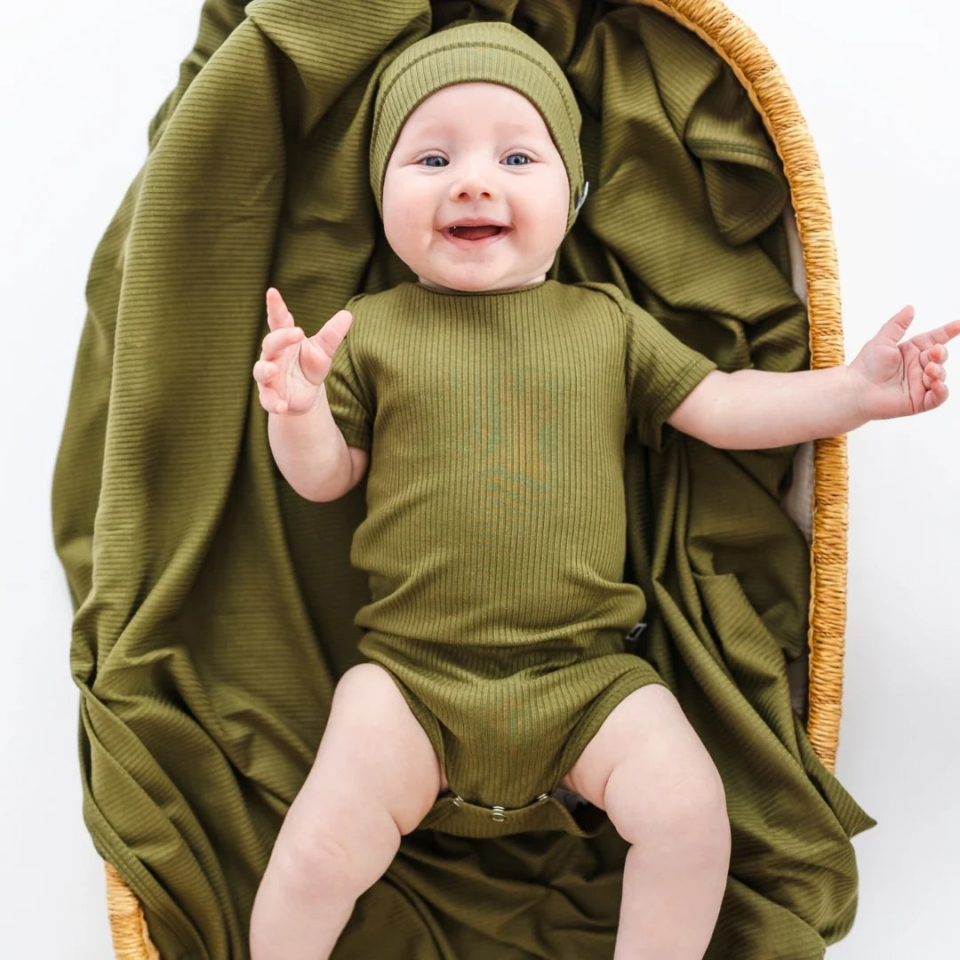 Baby boy, girl, or gender neutral gift box service for a baby in Canada. Buy a gift box online for a newborn, expecting family and have it shipped right to their home. 

We also provide pickup in Nanaimo, BC. 

We carry Canadian baby brands. 