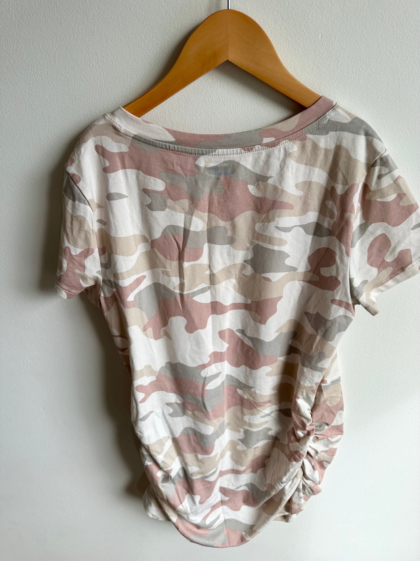 Camo Fitted Maternity T-shirt / M