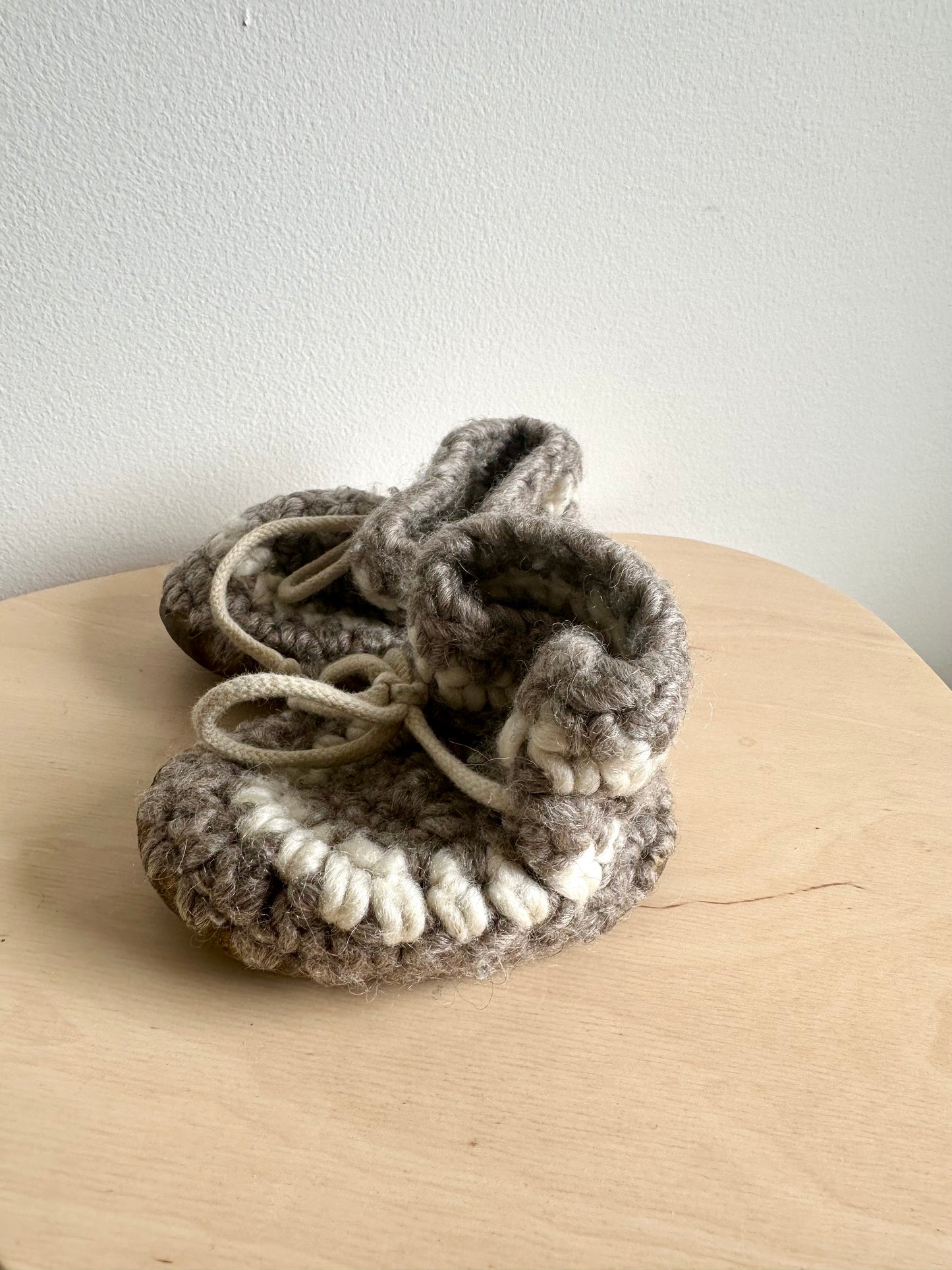 Hand Crafted Grey Slipper Booties / 6-12m