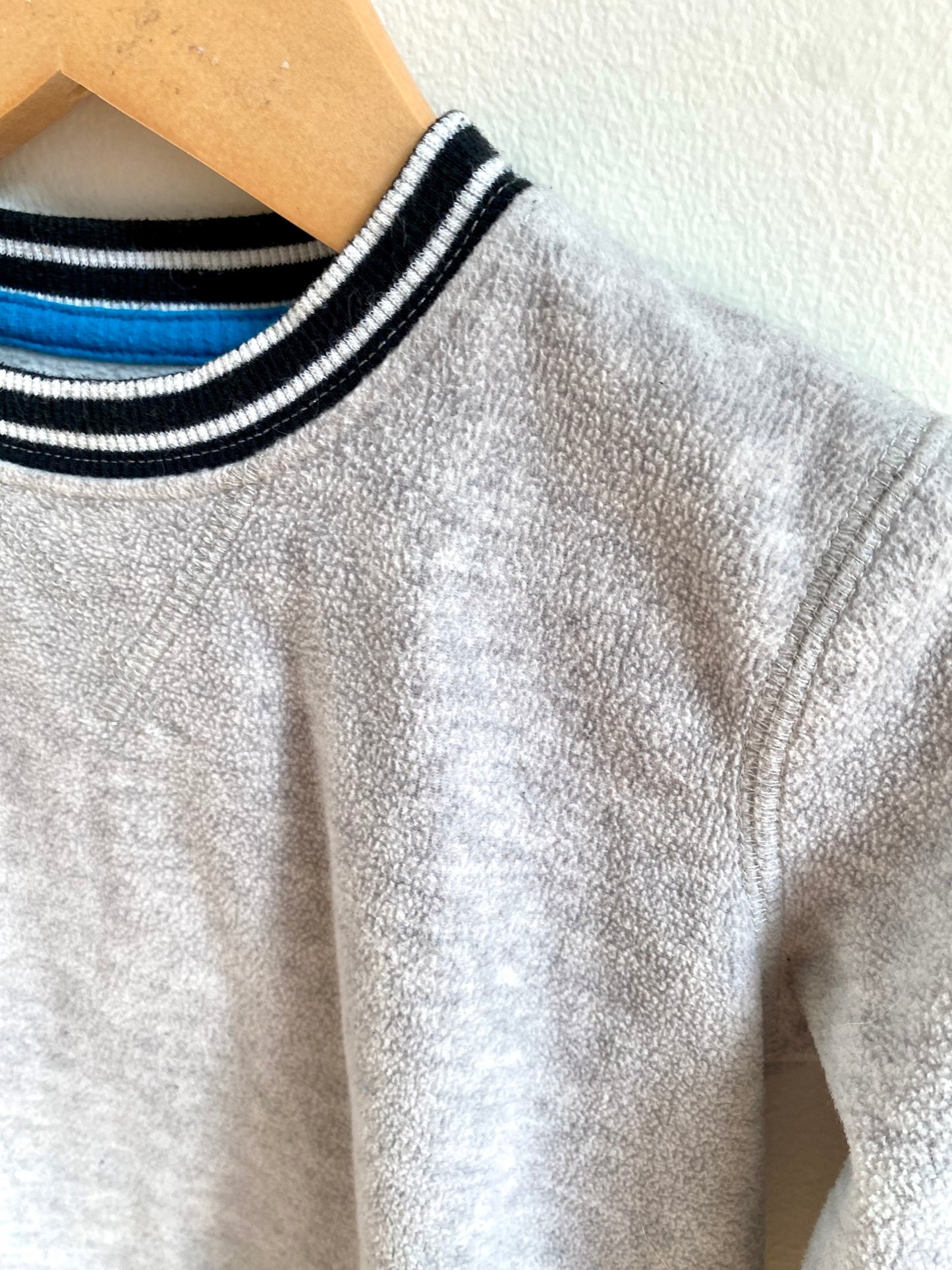 Grey Sweater with Striped / 3T