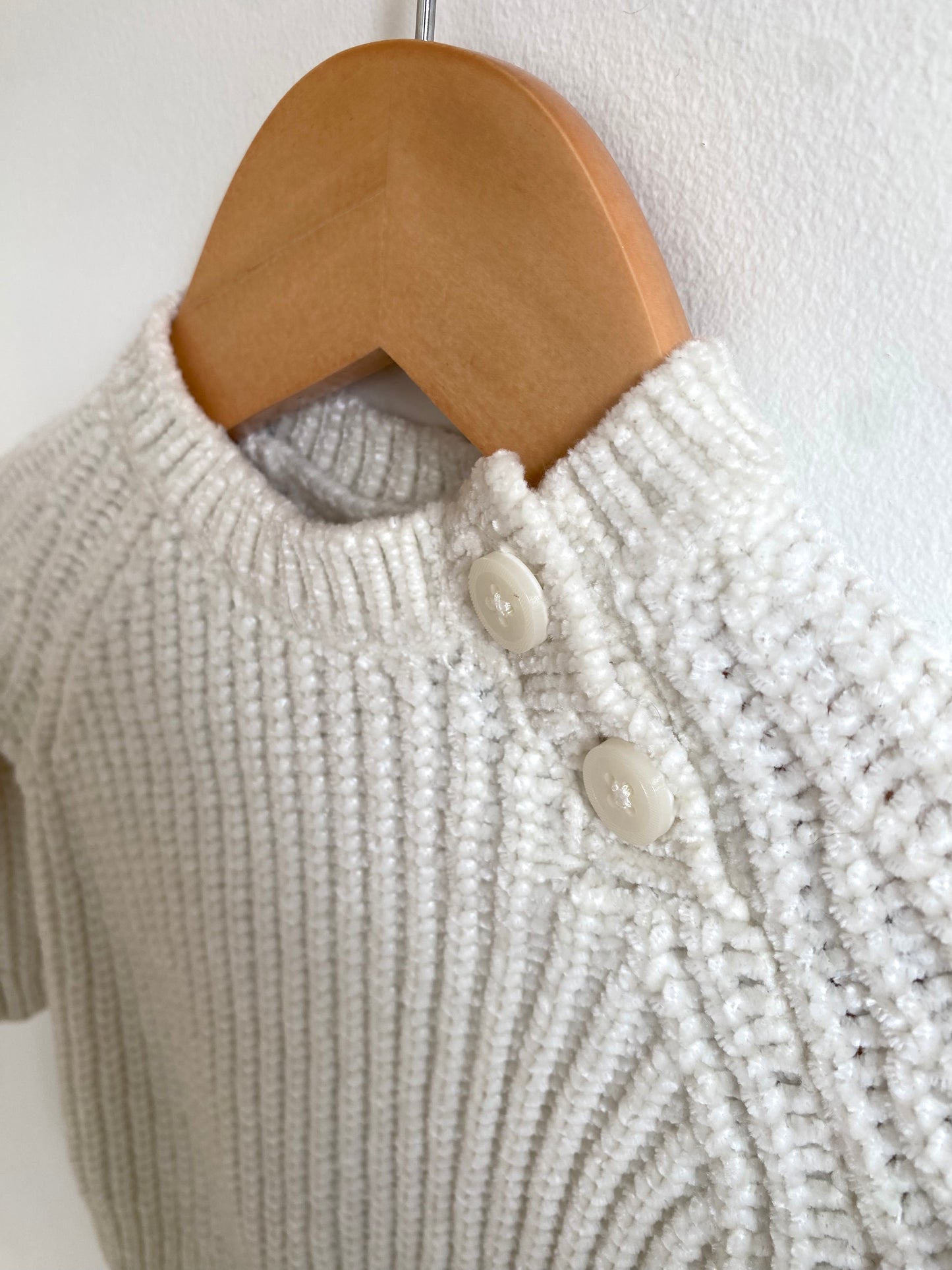 Cream Sweater / 6m