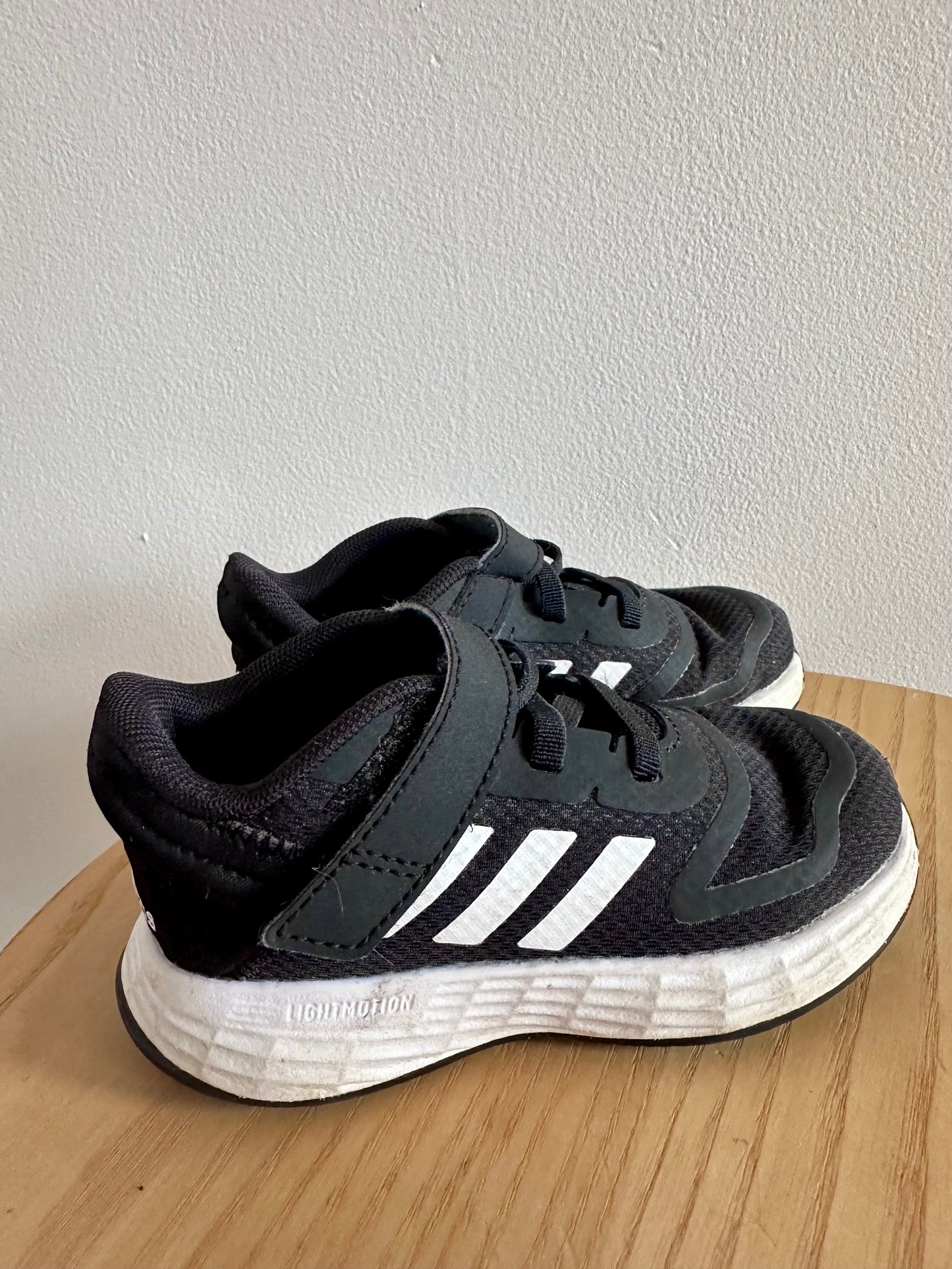 Black Adidas Runners / Size 7 Toddler Footwear