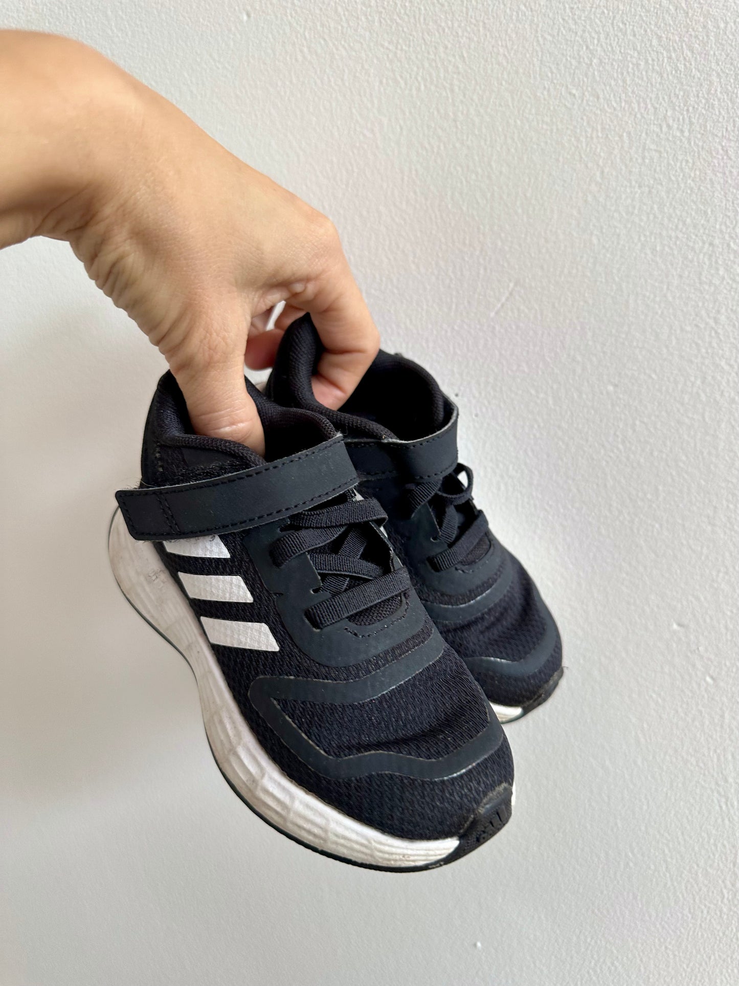 Black Adidas Runners / Size 7 Toddler Footwear