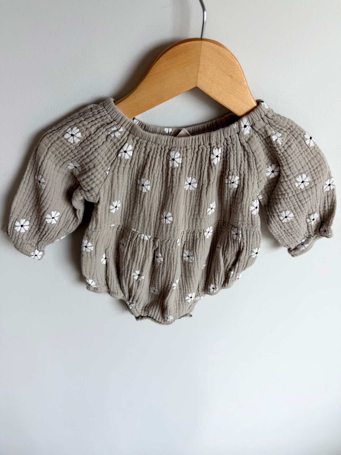 White Flower Long Sleeve Bubble Romper / 12-18m