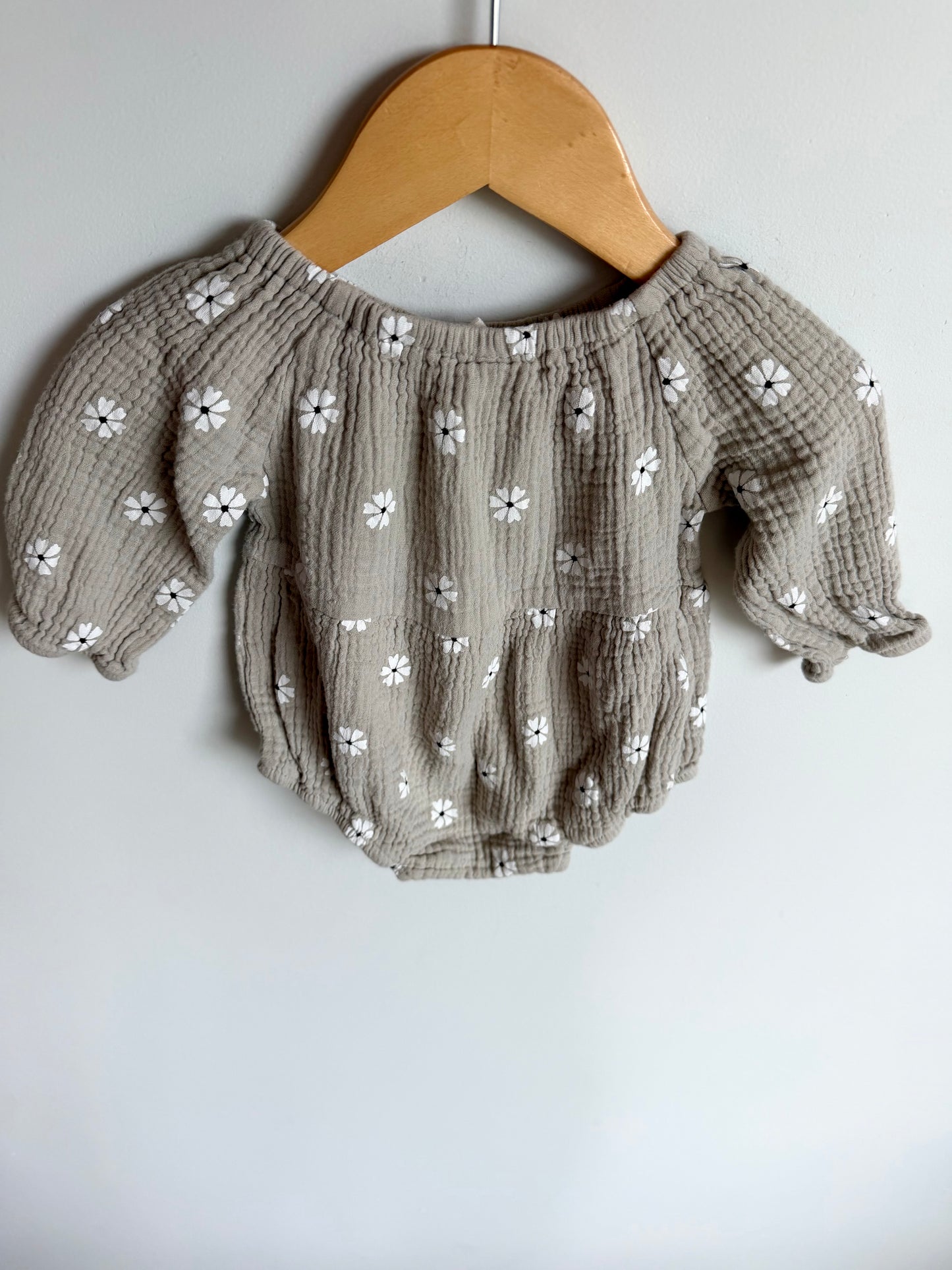 White Flower Long Sleeve Bubble Romper / 12-18m