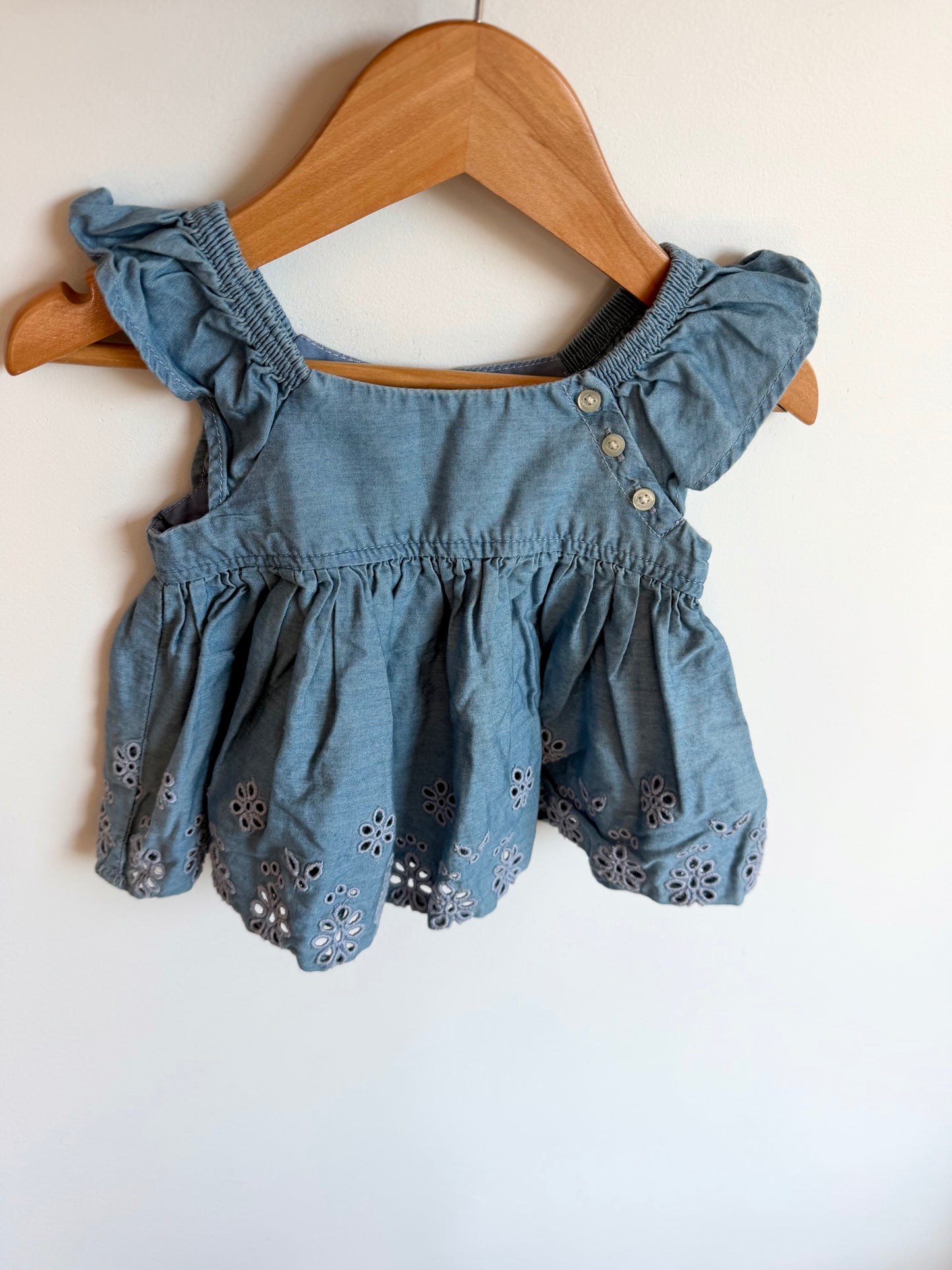 Gap Chambray Eyelet Top / 12-18m