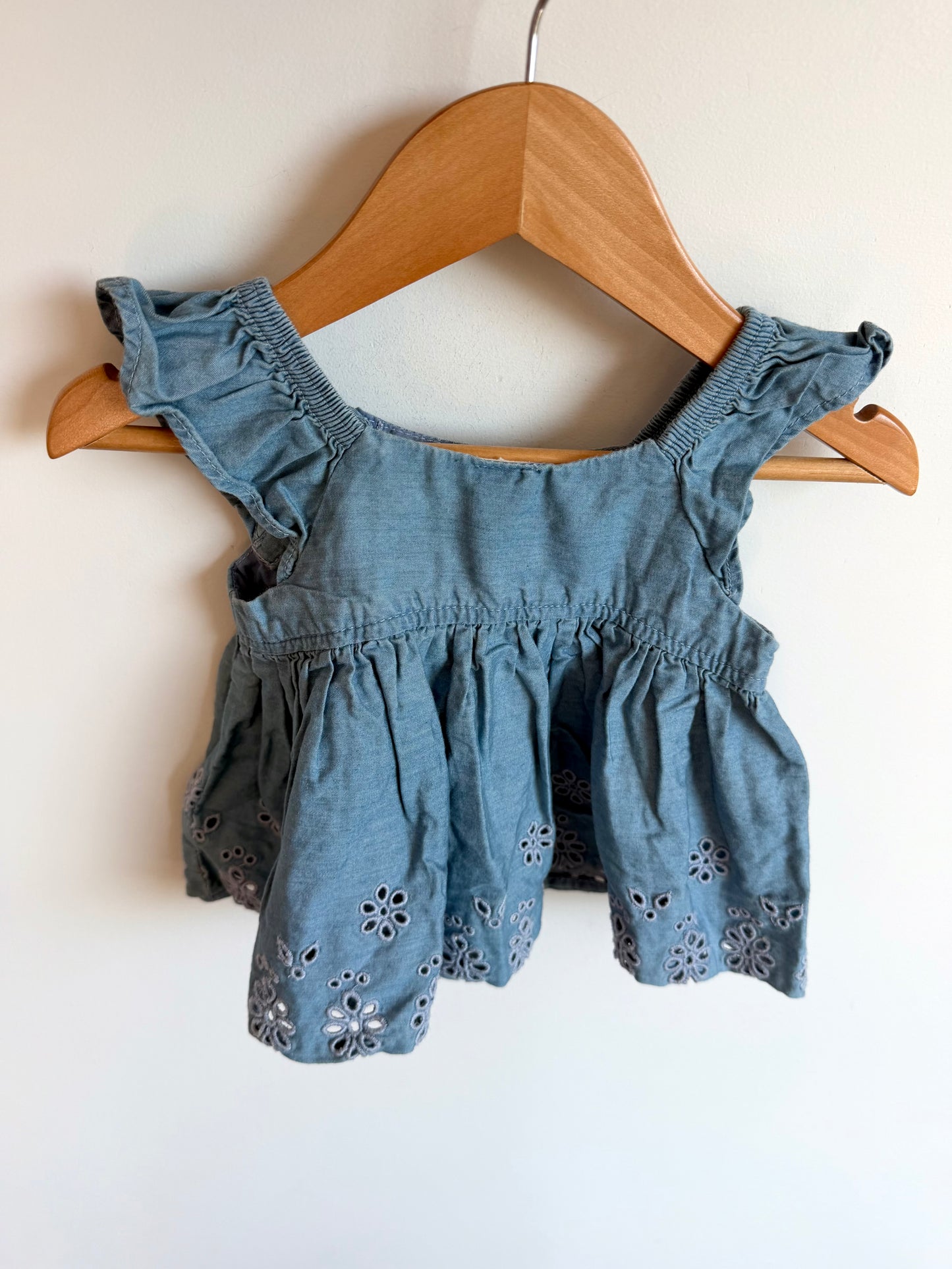 Gap Chambray Eyelet Top / 12-18m