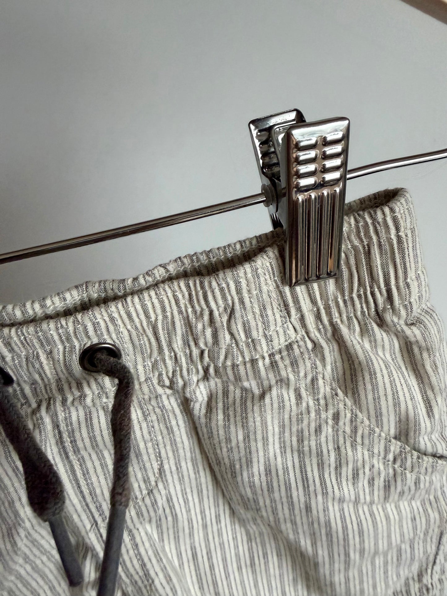Grey Striped Shorts / 3-6m