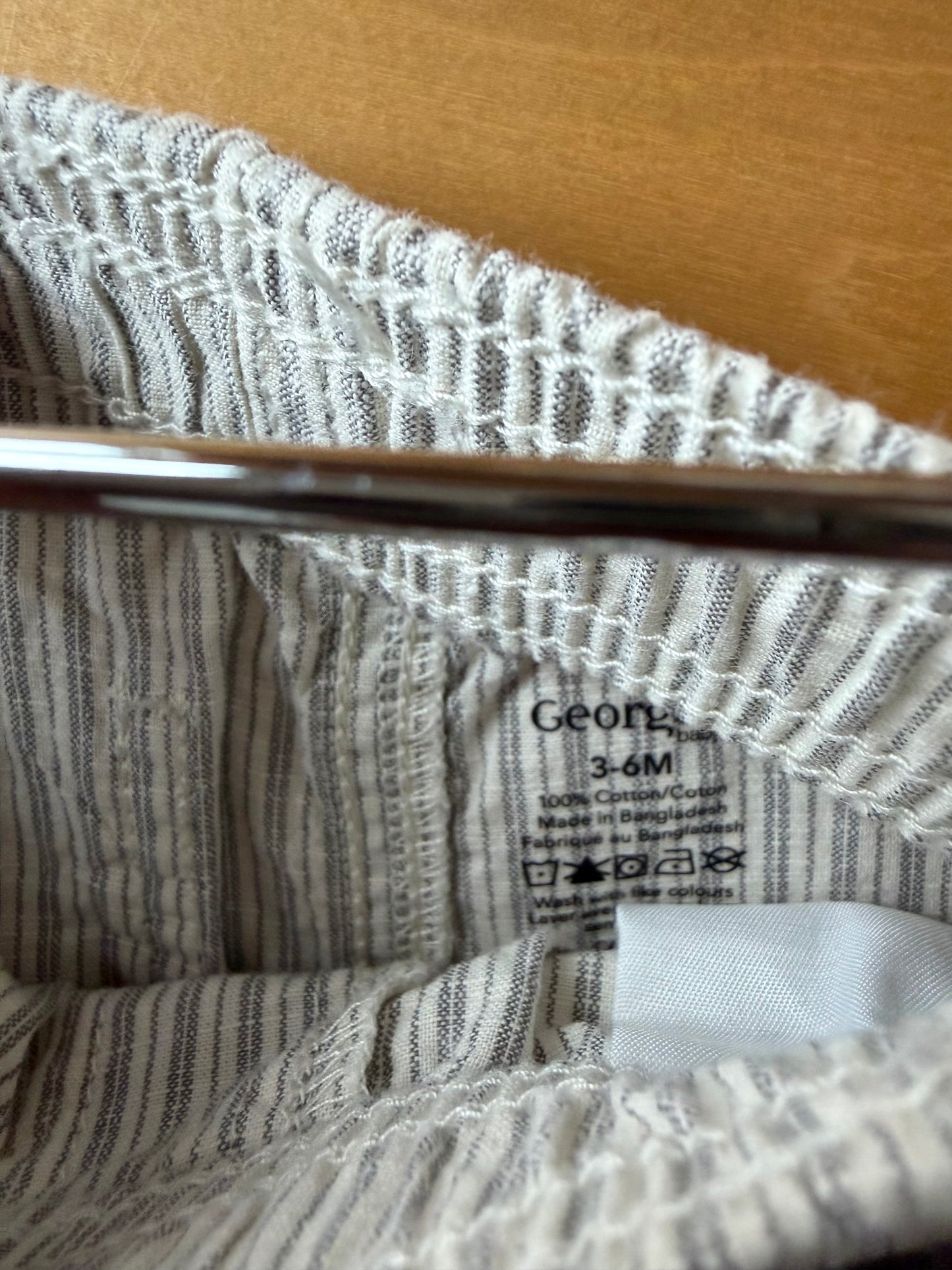 Grey Striped Shorts / 3-6m
