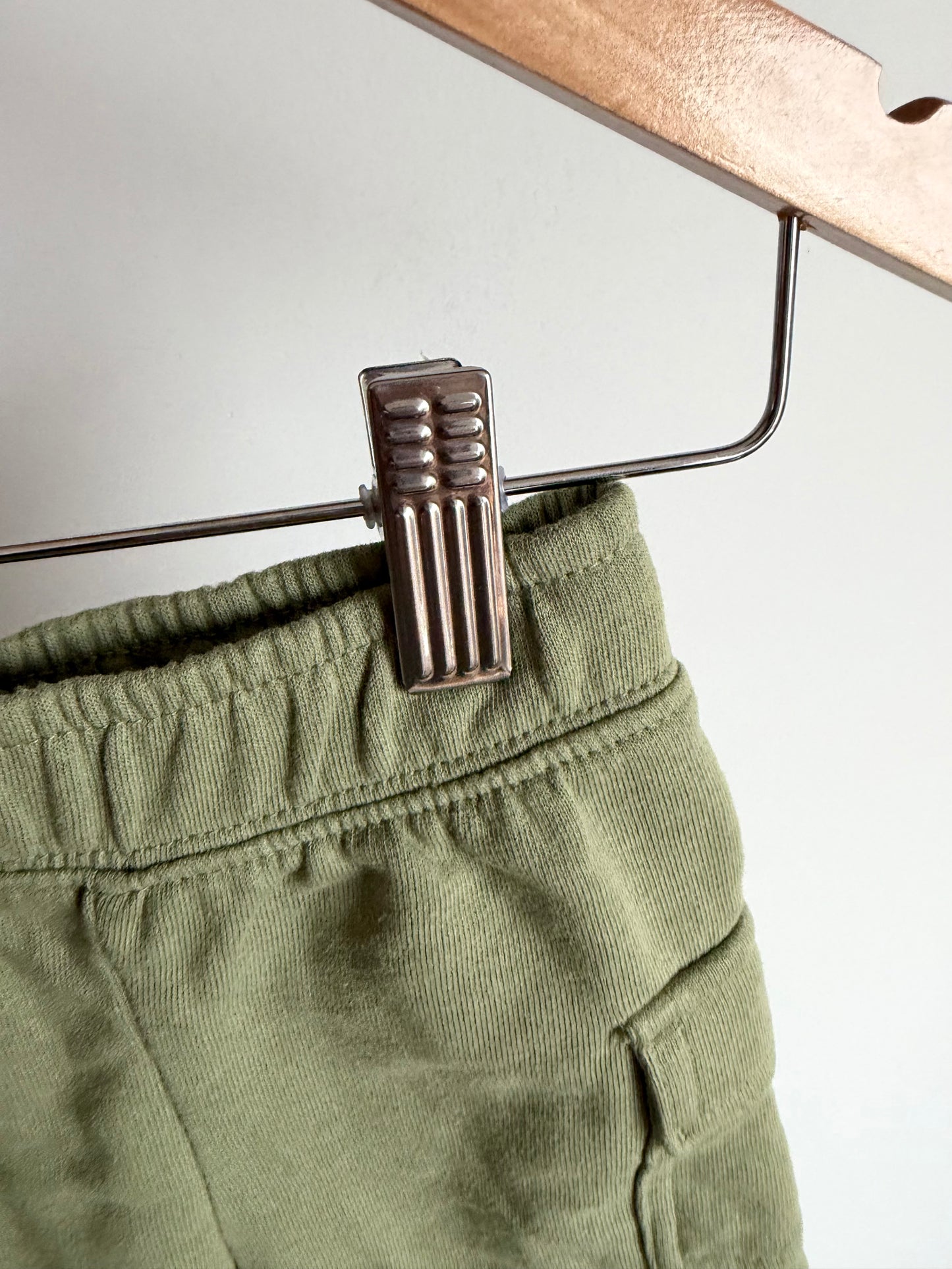 Olive Cargo Shorts / 3-6m