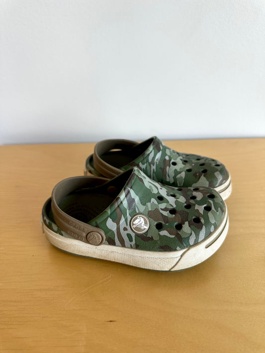 Camo Crocs / Size 8-9 Toddler