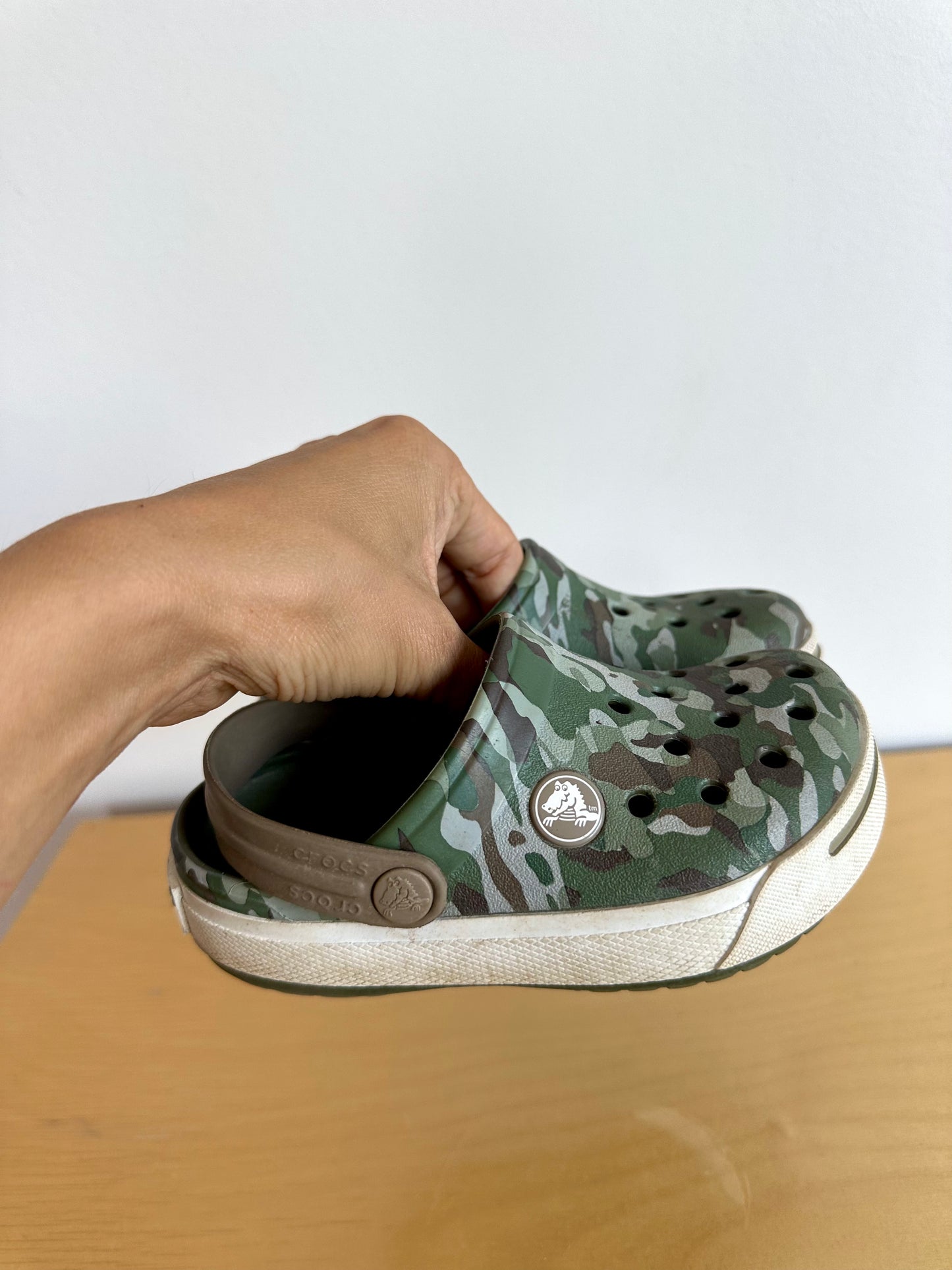 Camo Crocs / Size 8-9 Toddler