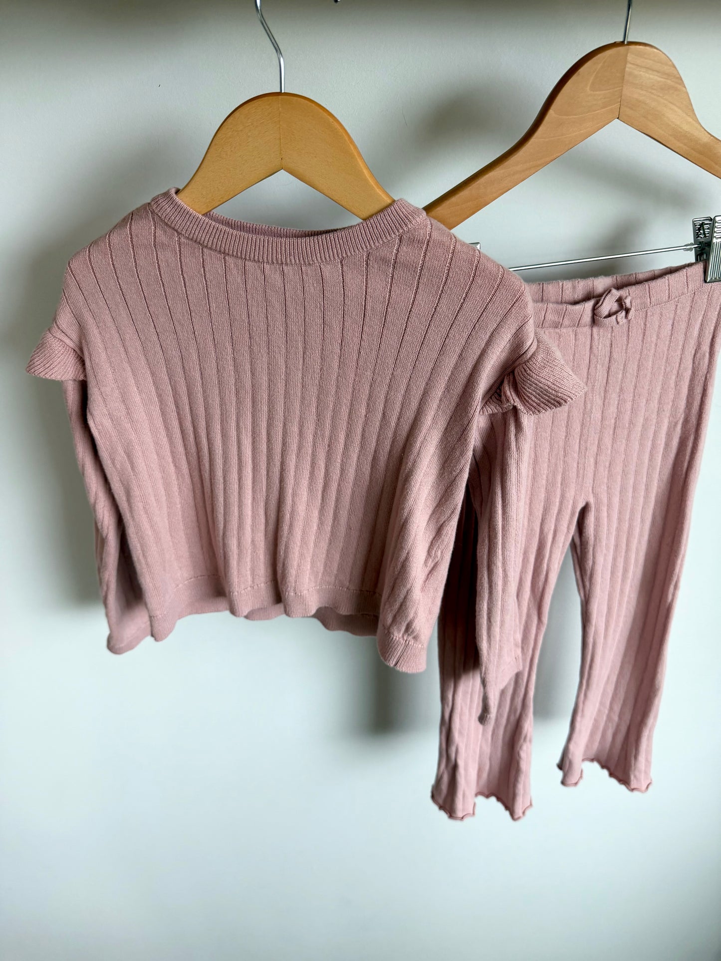 Pink Ribbed Ruffle Sleeve Top + Pants Set / 3-4T
