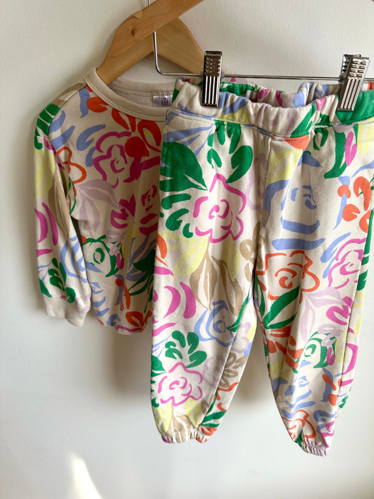 Gap Bright Floral Crewneck + Joggers Set / 4T