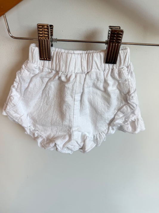 White Ruffle Shorts / 3-6m