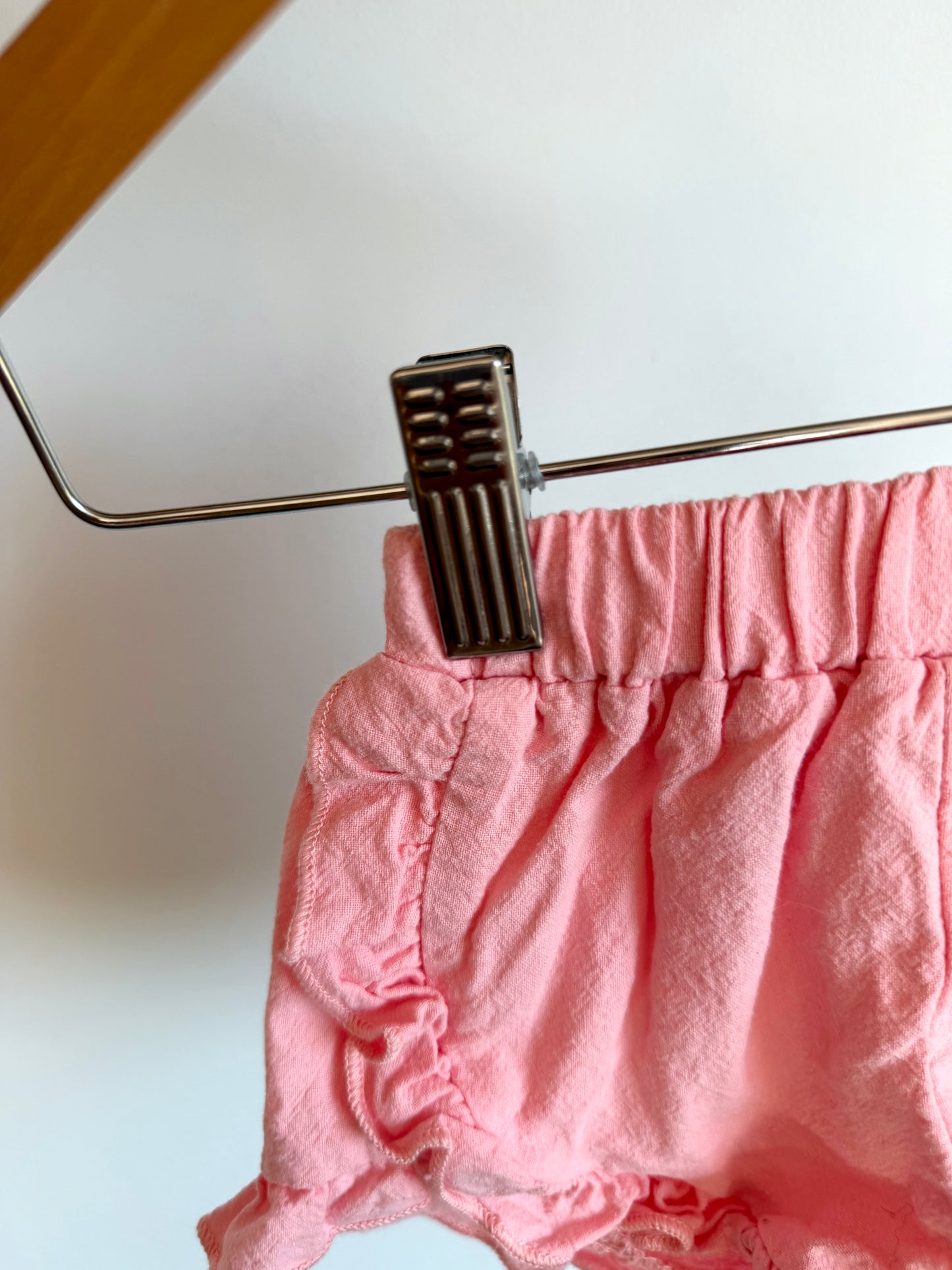 Pink Ruffle Shorts / 3-6m