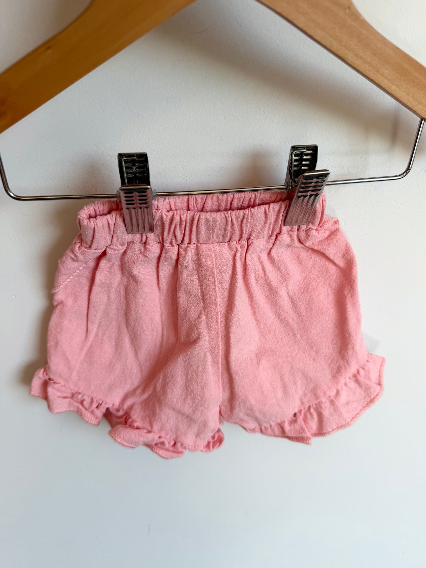 Pink Ruffle Shorts / 3-6m