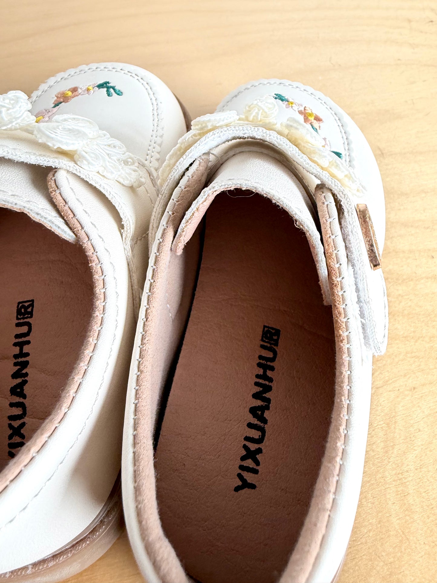 Embroidered Floral White Shoes / Size 9 Toddler