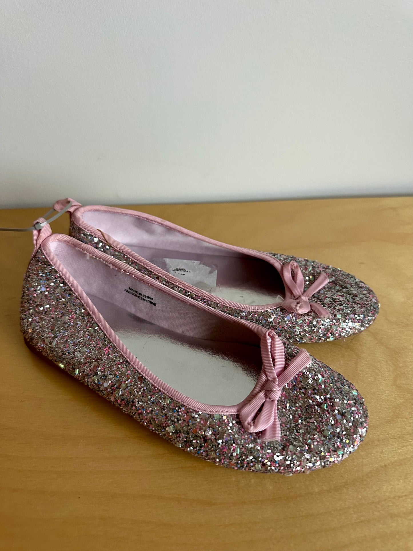 Sparkly Bow Ballet Flats / Size 2 Big Kids