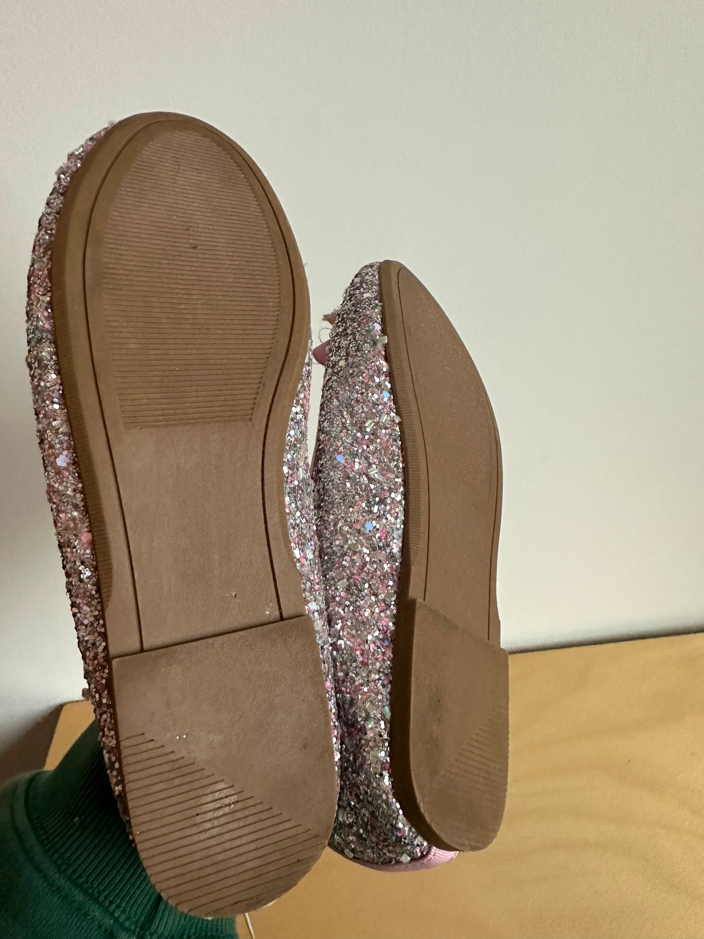 Sparkly Bow Ballet Flats / Size 2 Big Kids