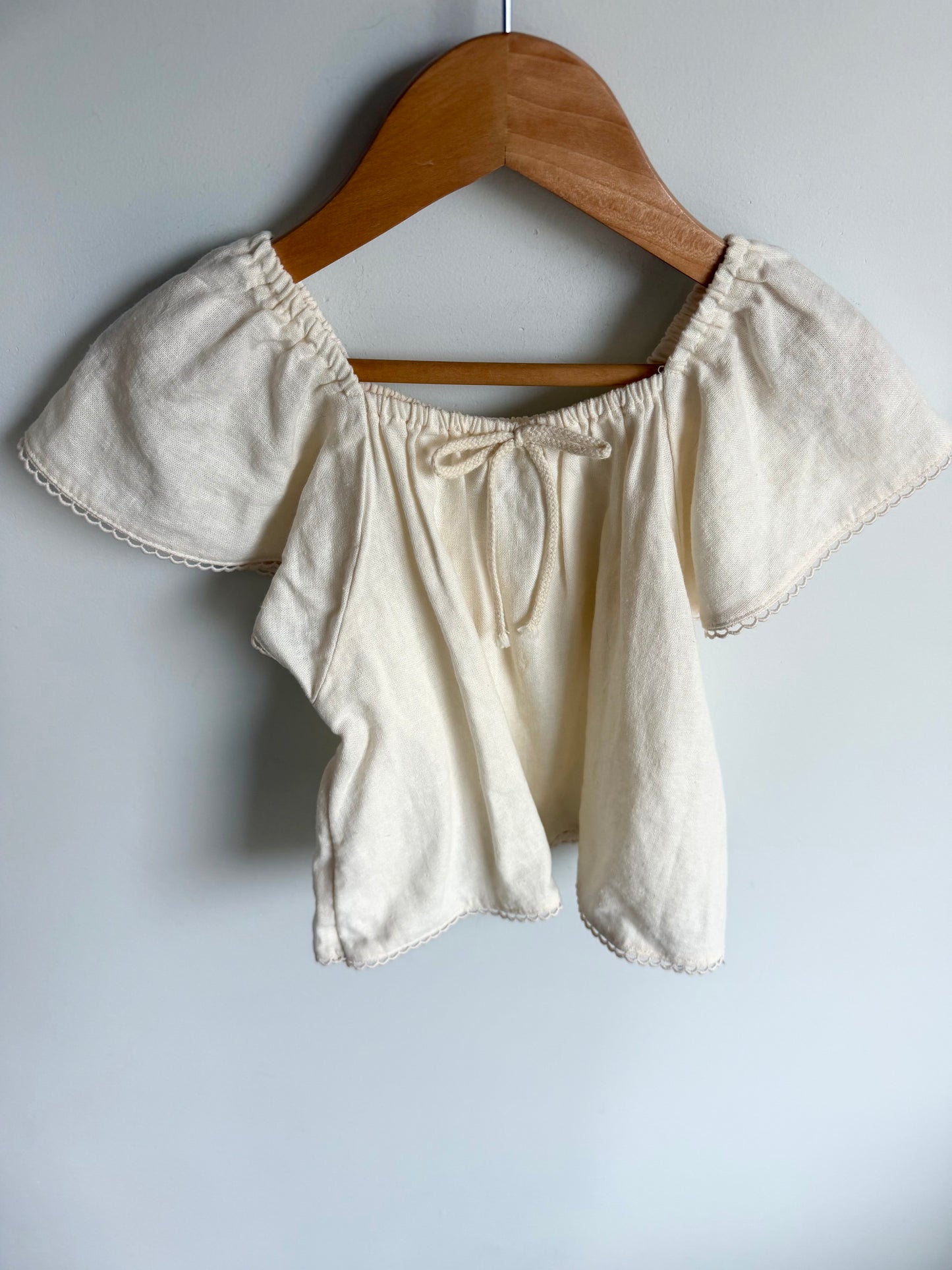 Cream Scalloped Trim Top / 3T