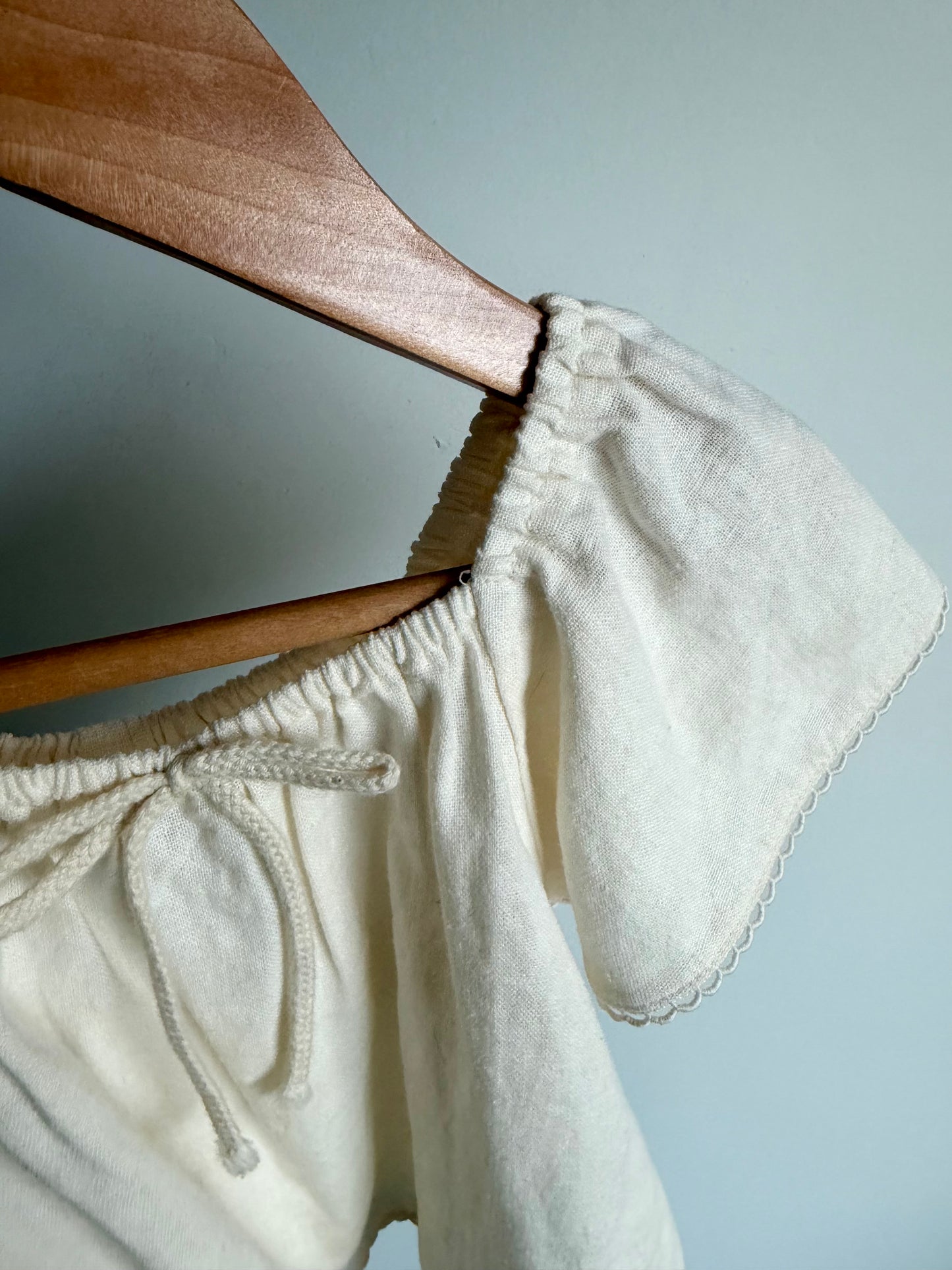 Cream Scalloped Trim Top / 3T