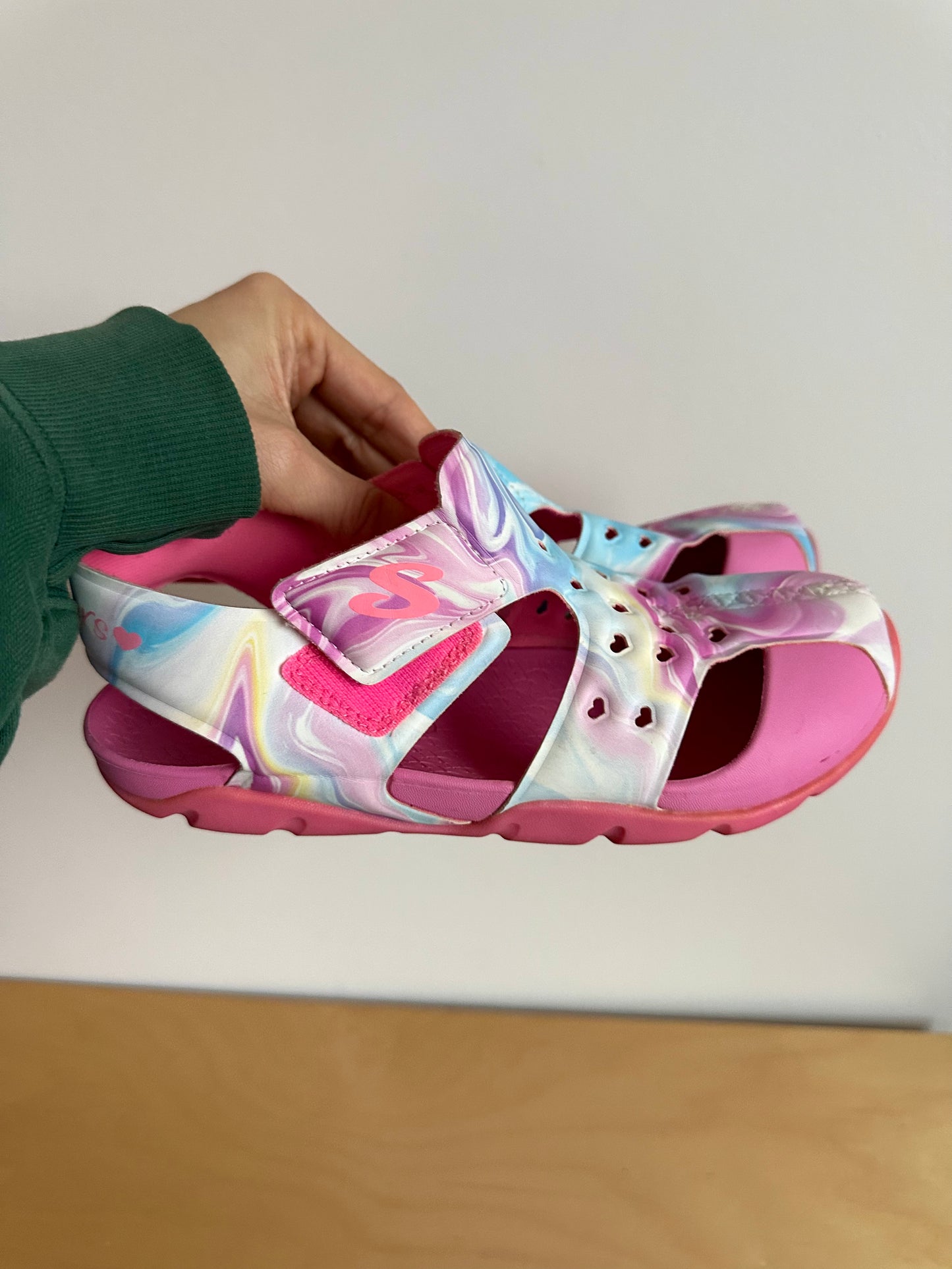 Sketchers Heart Sandals / Size 4 Big Kids