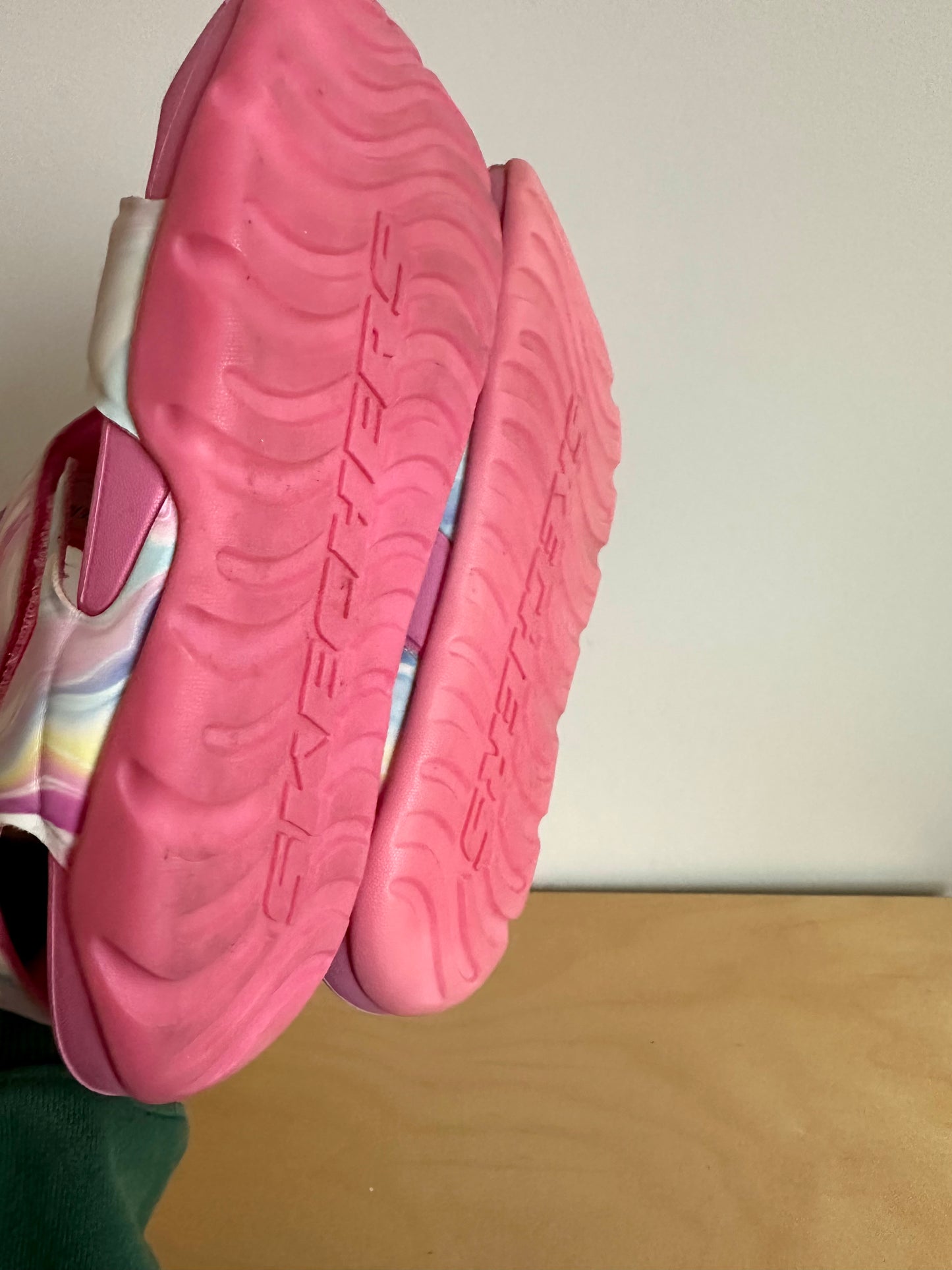 Sketchers Heart Sandals / Size 4 Big Kids