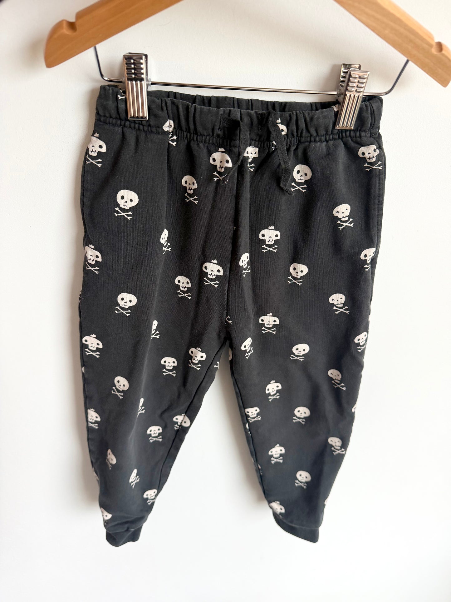 Quincy Mae Skull Sweatpants / 5 years