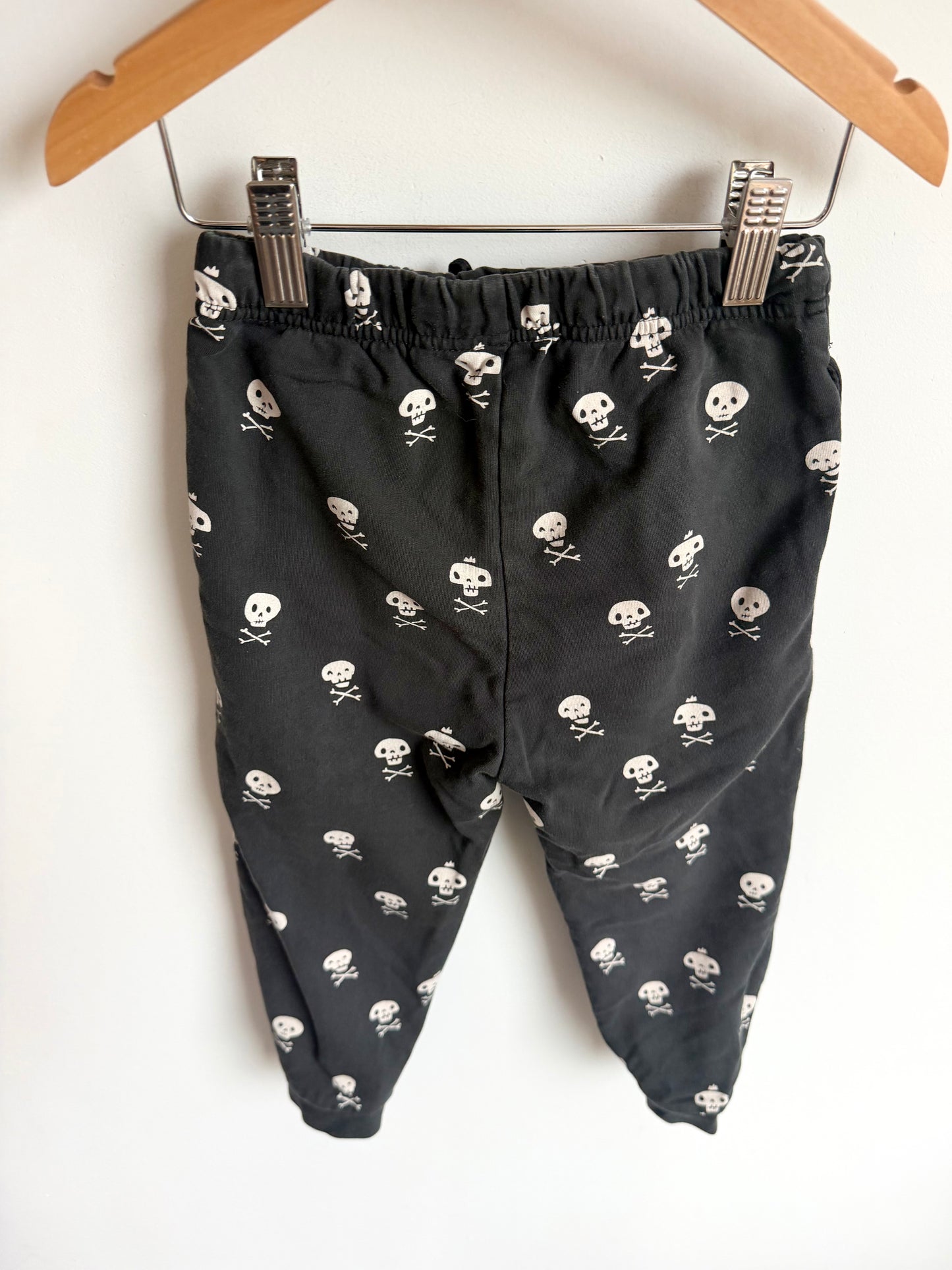 Quincy Mae Skull Sweatpants / 5 years