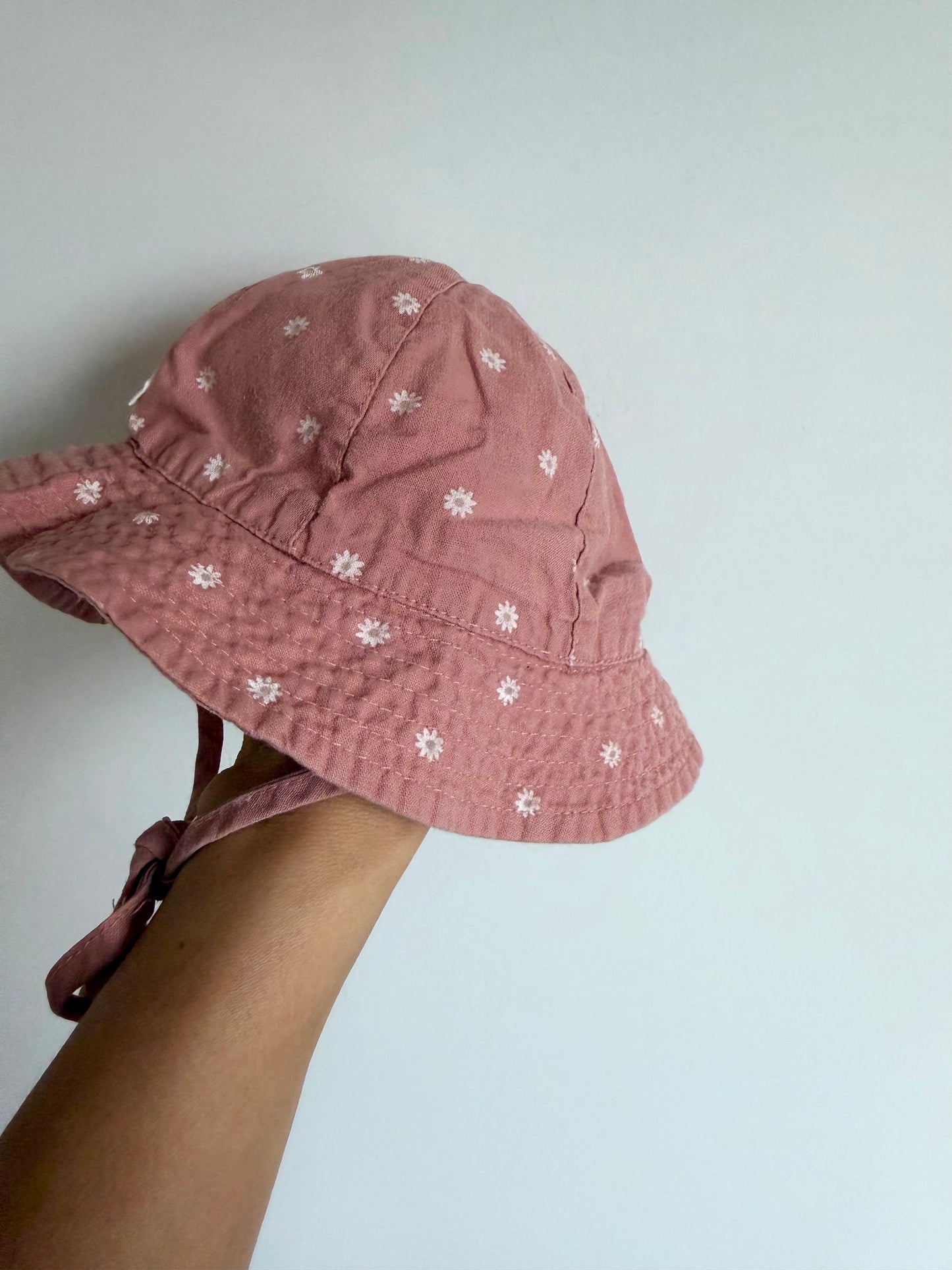 Pink Daisy Drawstring Hat  / 6-12m