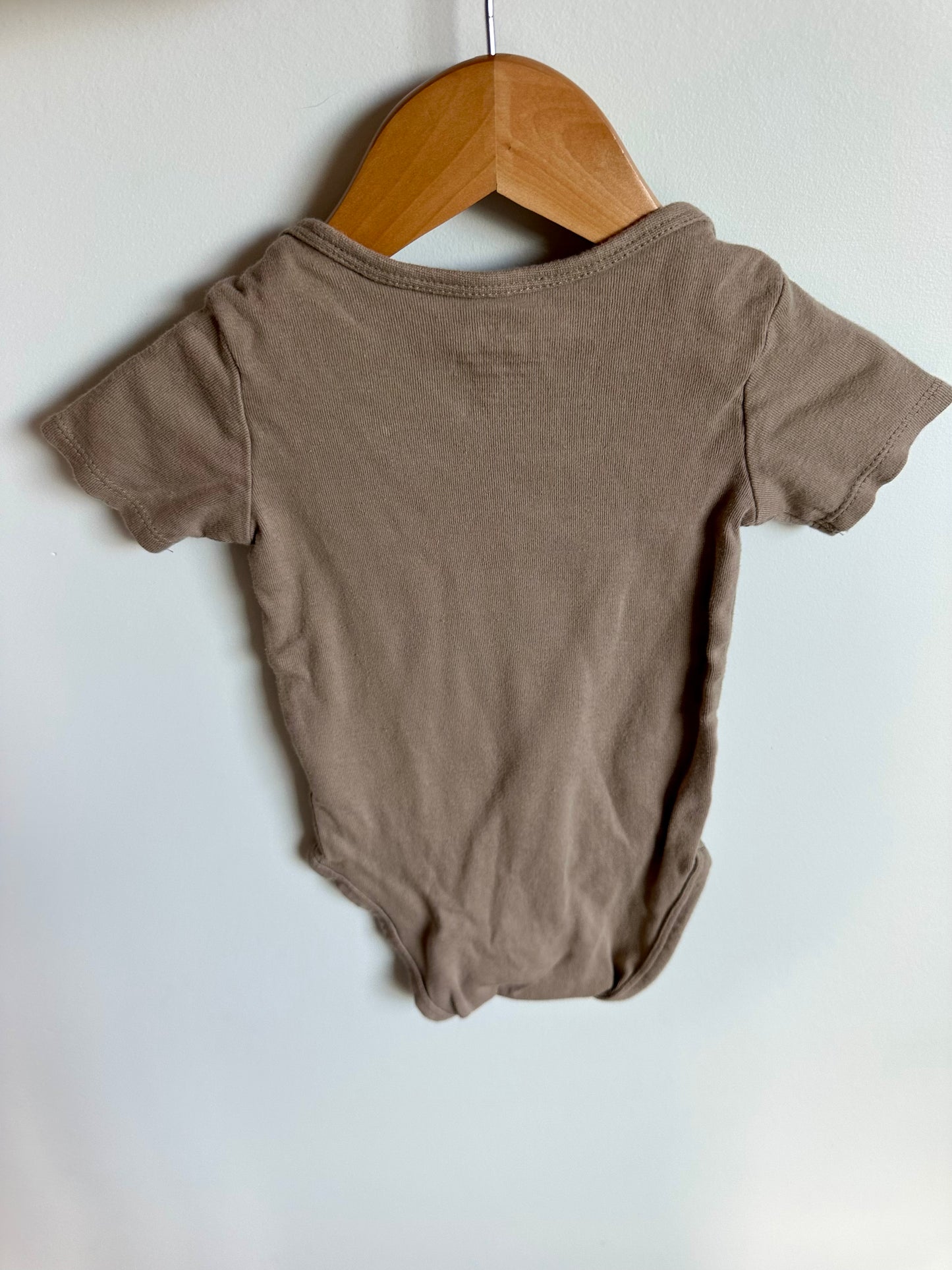 H&M Organic Fawn Bodysuit / 9-12m