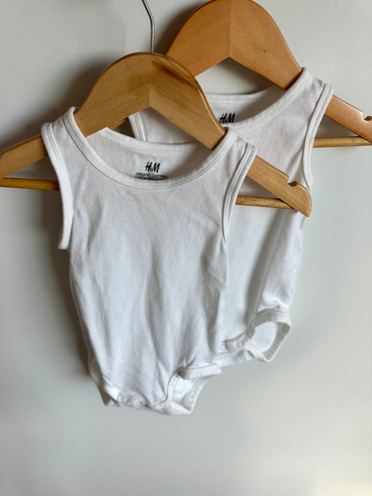 Set of 2 Organic Cotton White Bodysuits / 9-12m