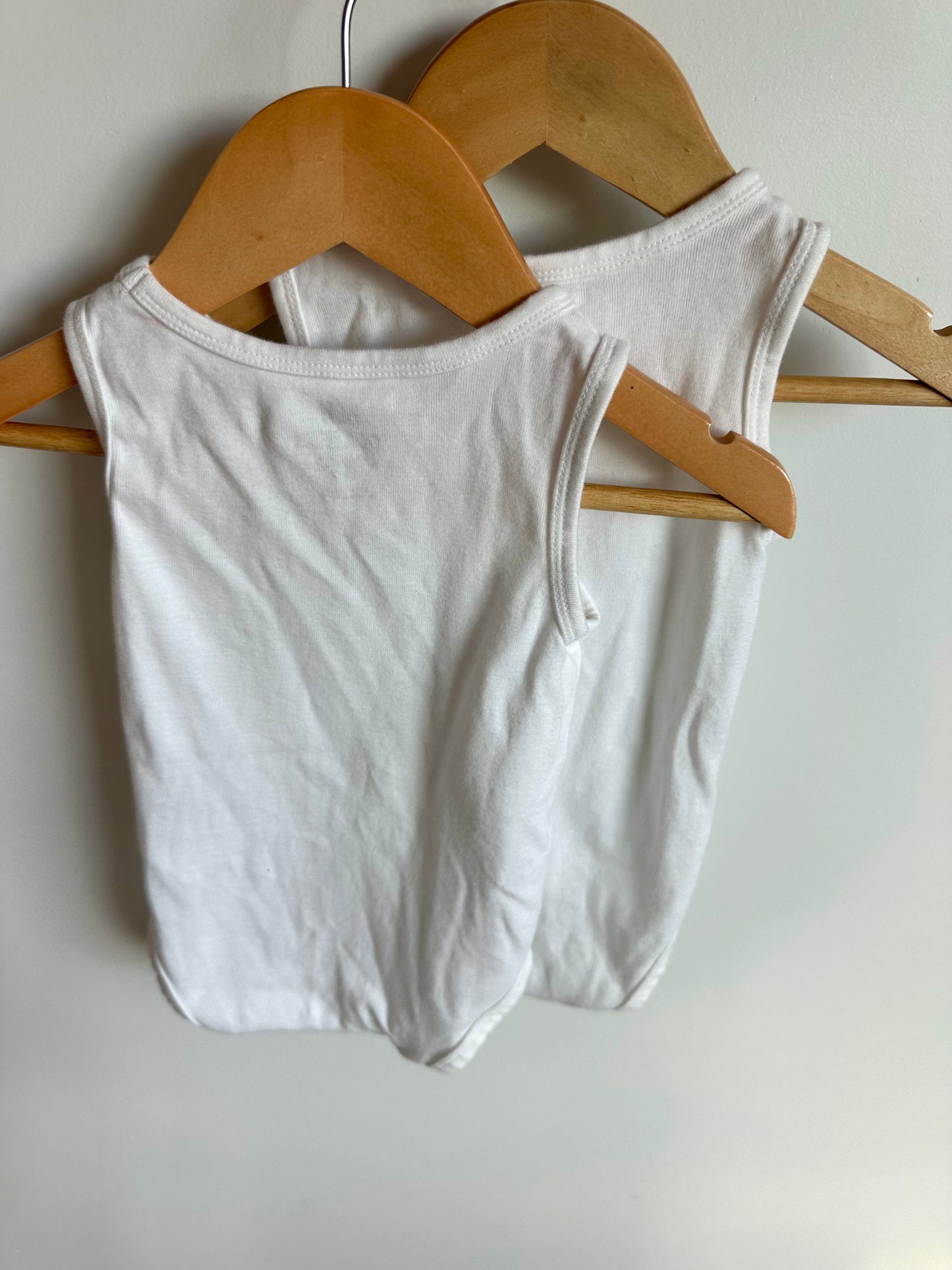 Set of 2 Organic Cotton White Bodysuits / 9-12m